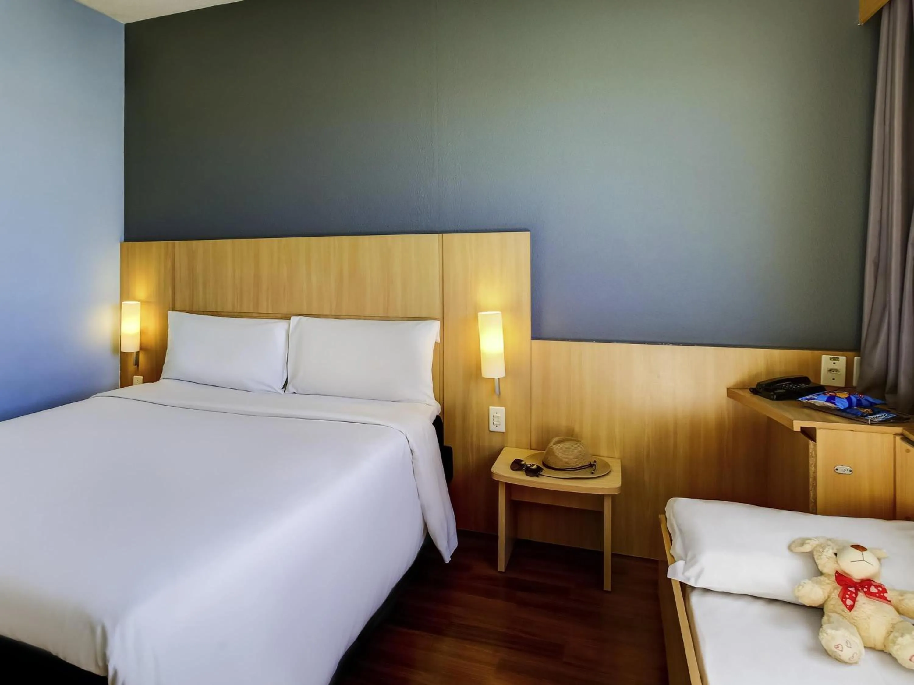 Bedroom, Bed in ibis Vitoria Praia do Canto