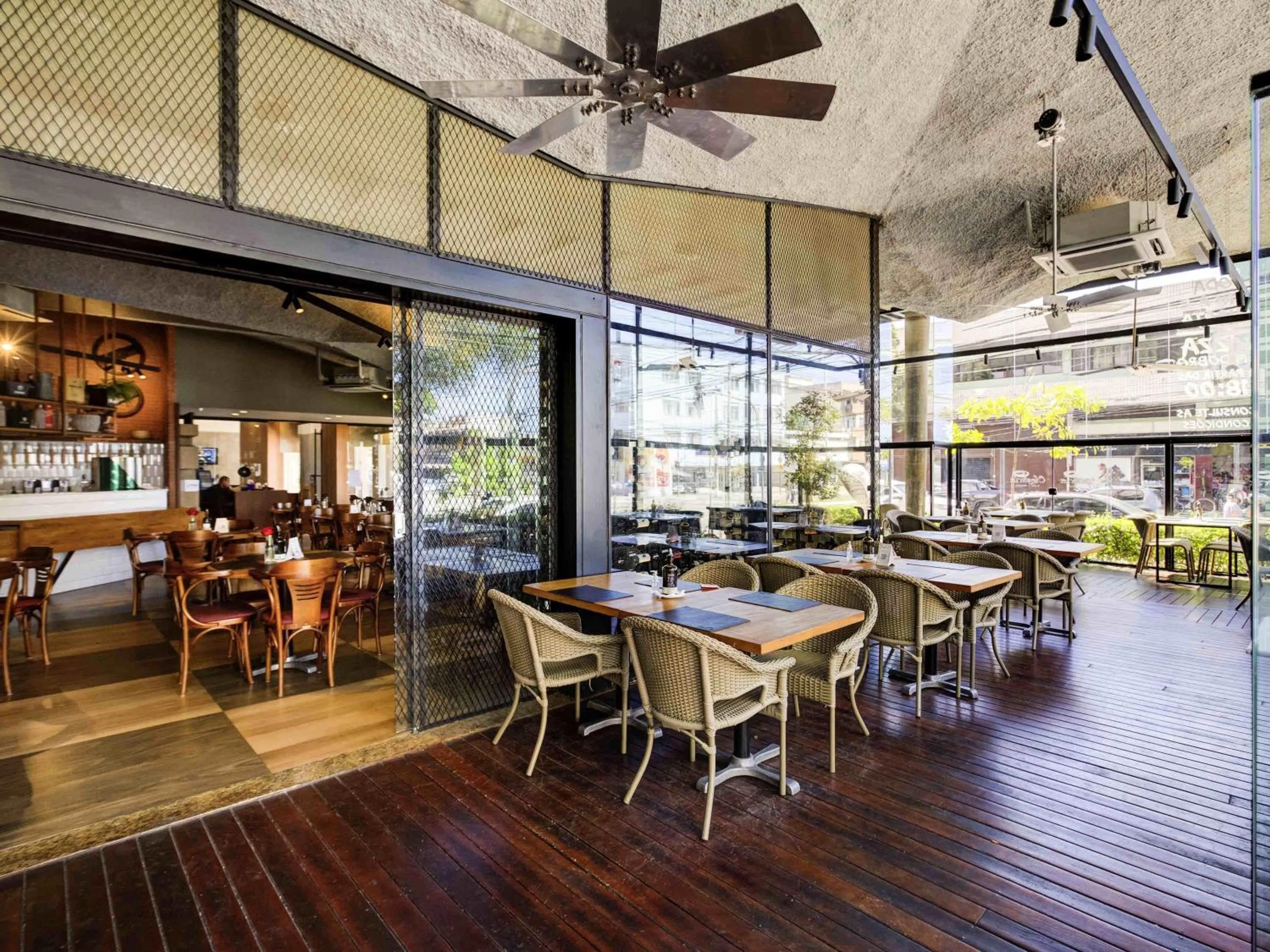 Restaurant/places to eat in ibis Vitoria Praia do Canto