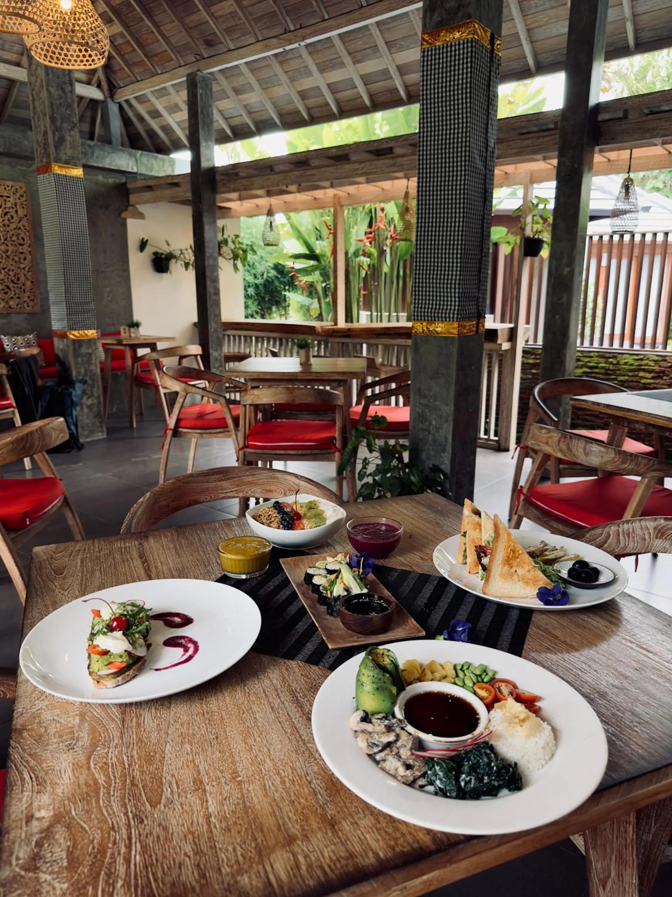 Restaurant/places to eat in Pradja Slumbung Villas