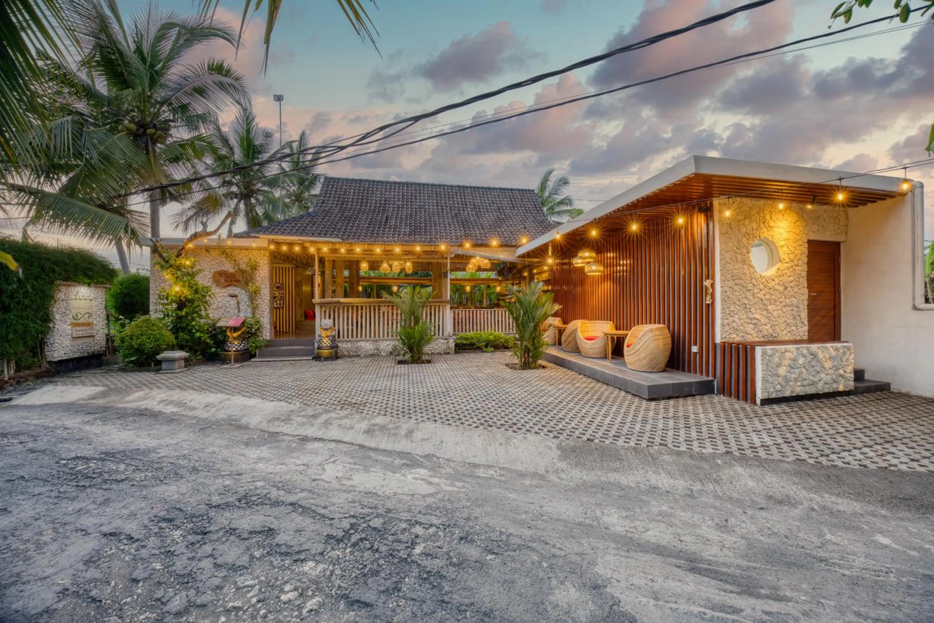 Restaurant/places to eat in Pradja Slumbung Villas