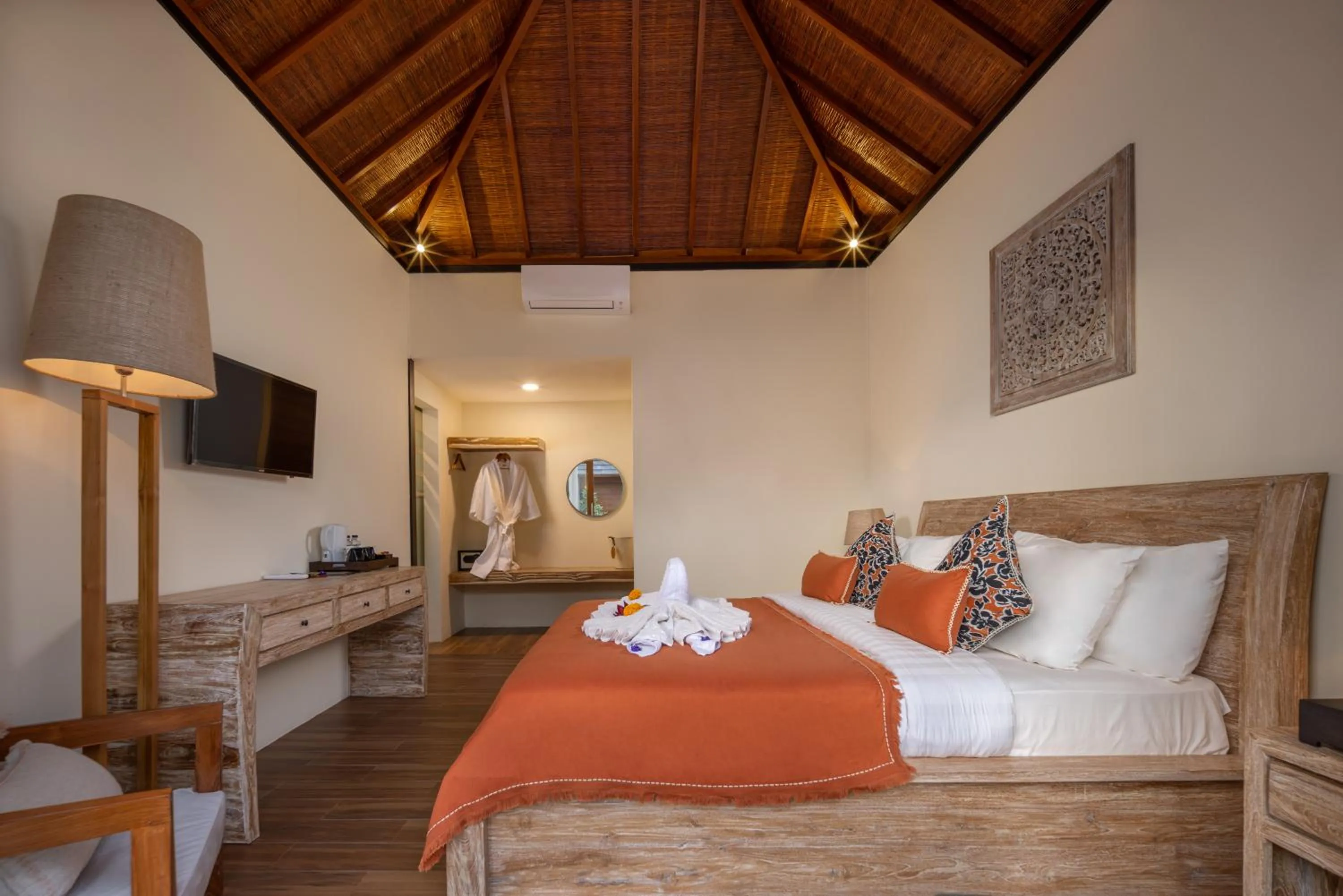 Photo of the whole room, Bed in Pradja Slumbung Villas