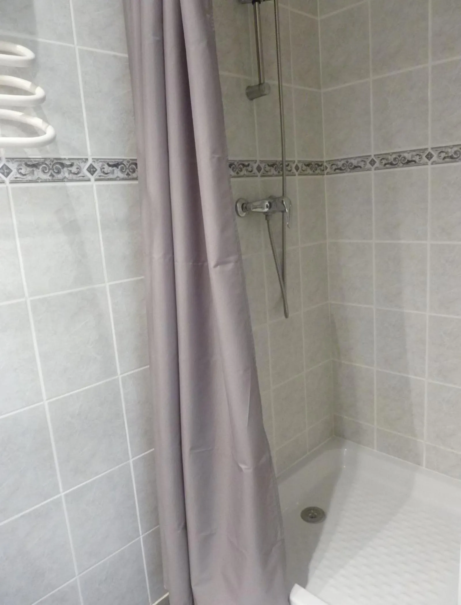 Shower in Appart'Hôtel Les Rochers