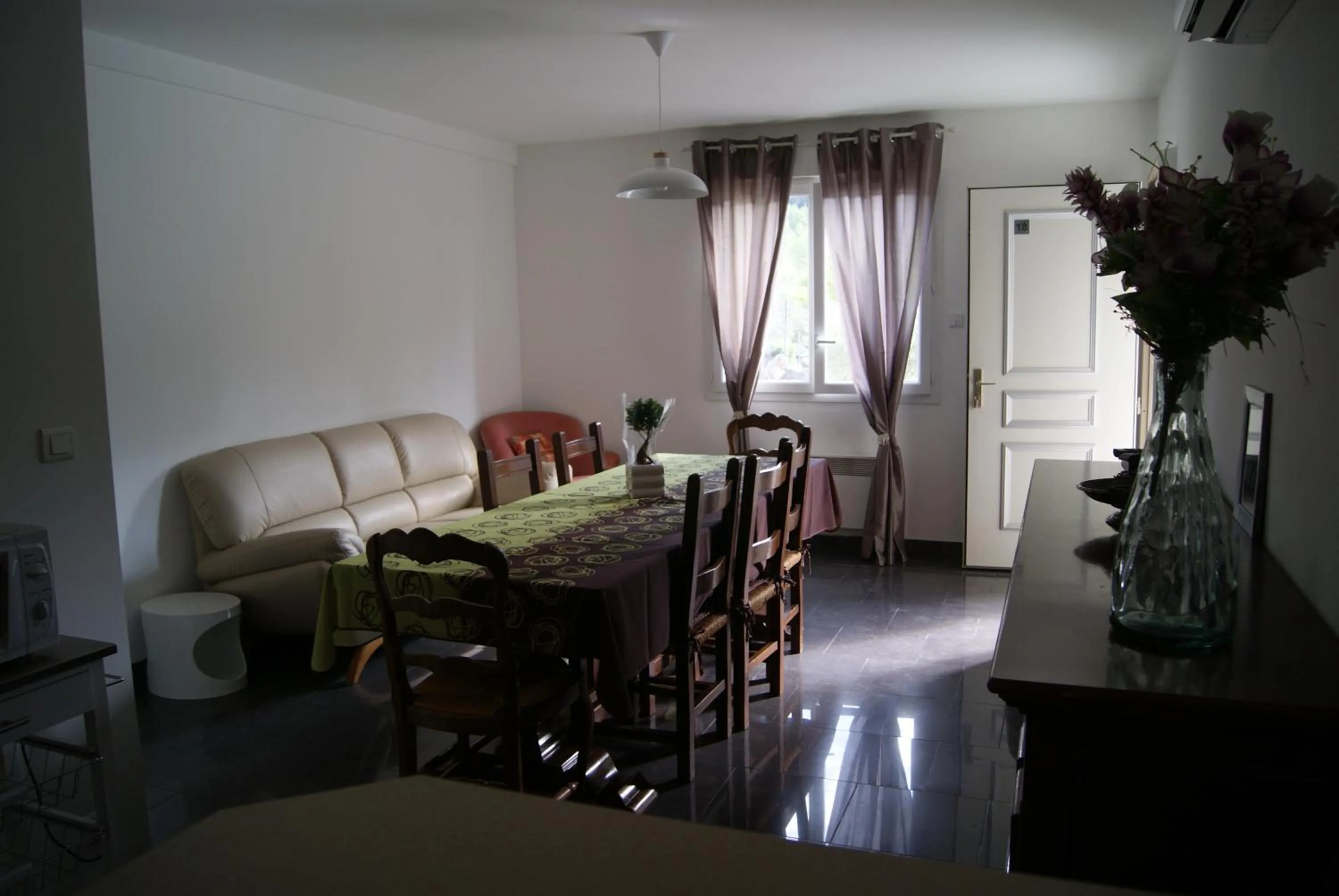 Dining area in Appart'Hôtel Les Rochers