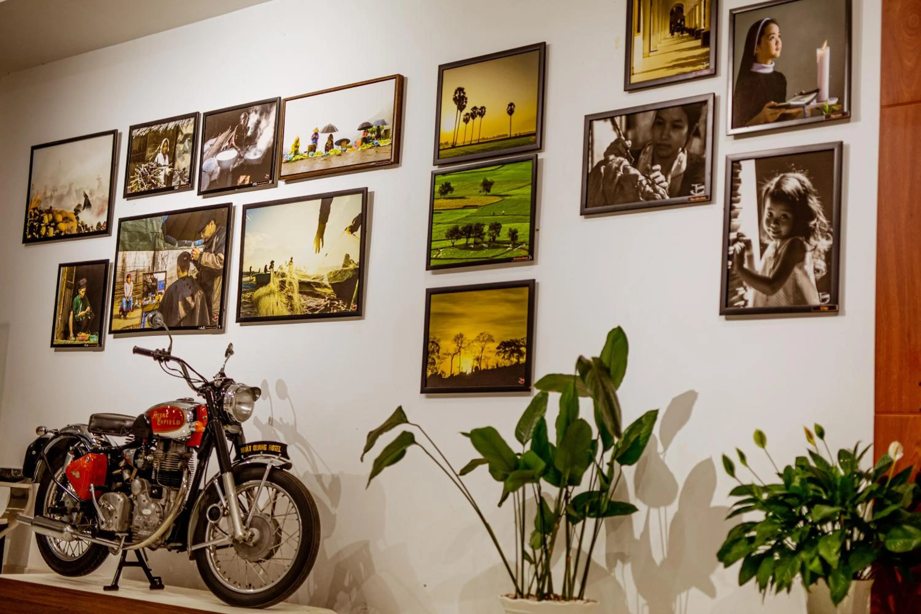 Communal lounge/ TV room in Nhat Quang Hotel