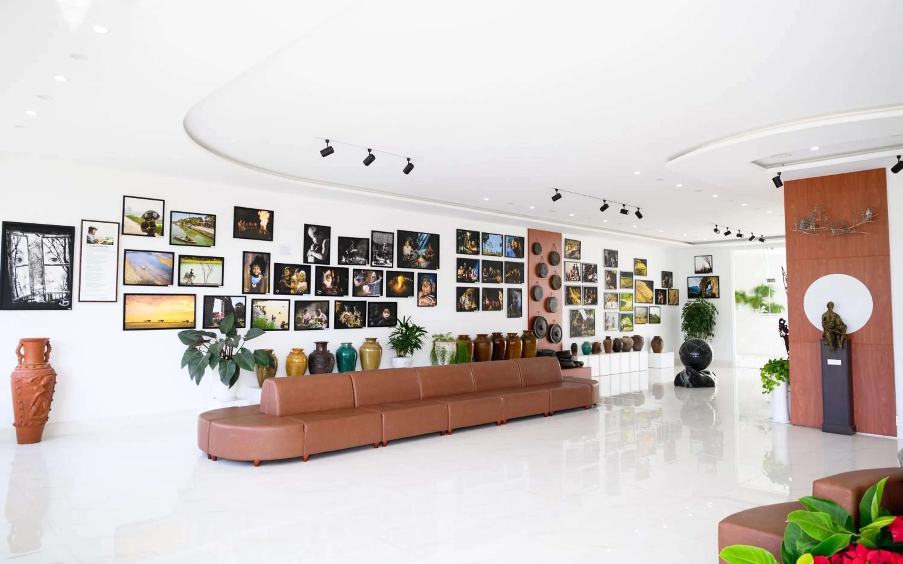 Communal lounge/ TV room in Nhat Quang Hotel