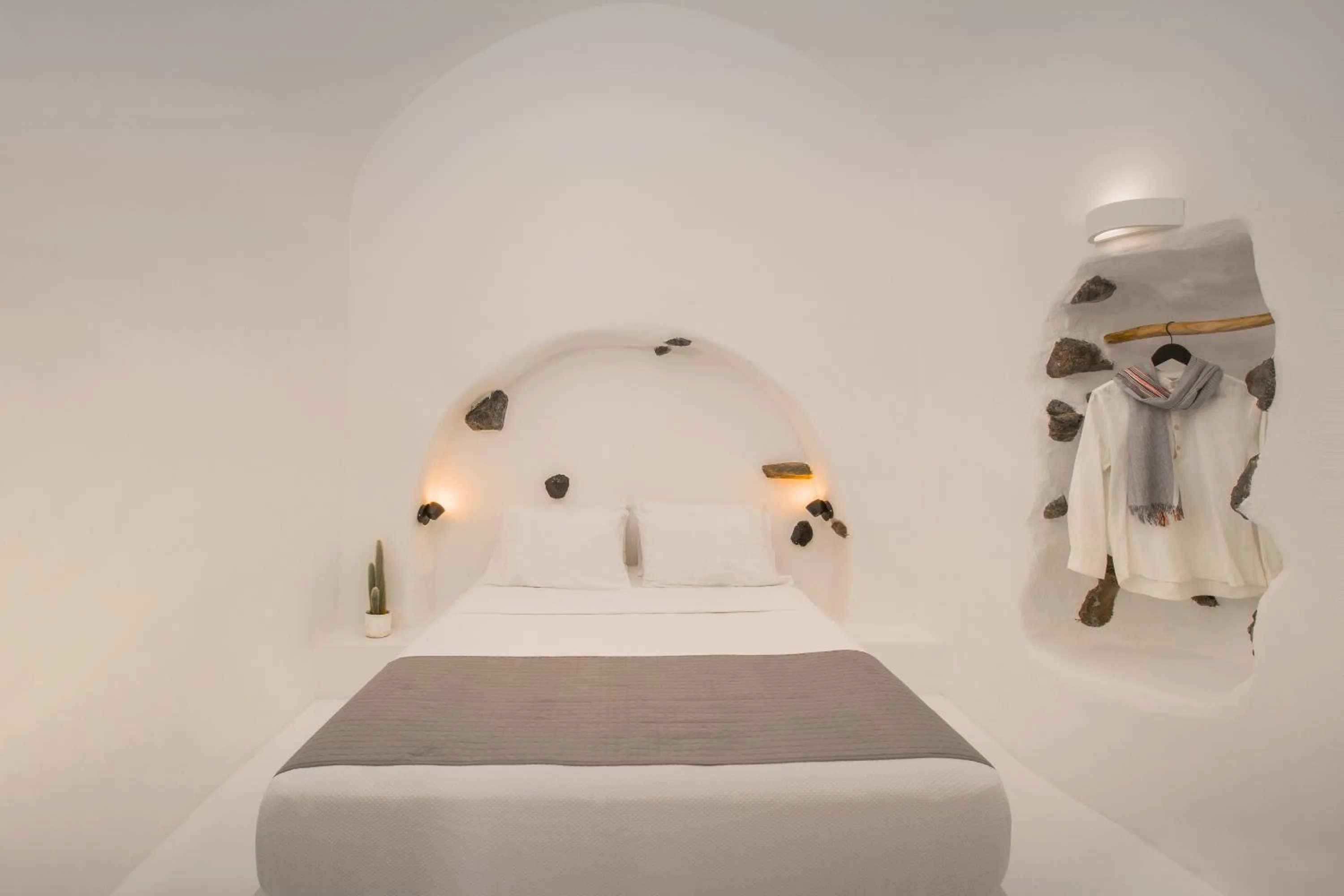 Bedroom, Bed in Nano Oia Villas