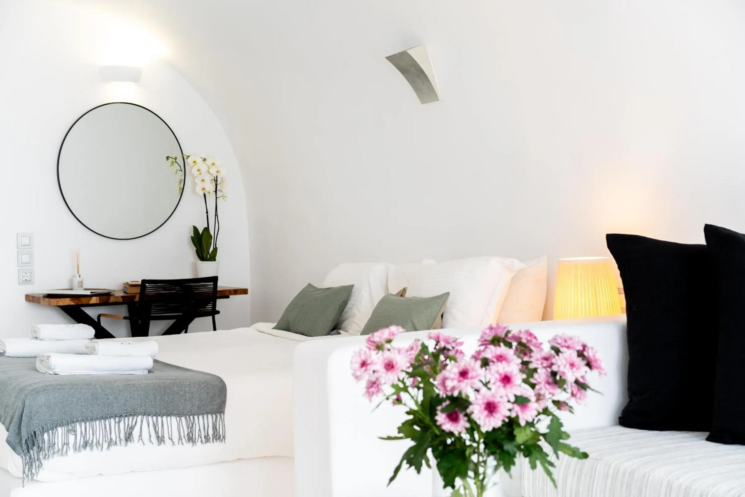 Bedroom, Bed in Nano Oia Villas