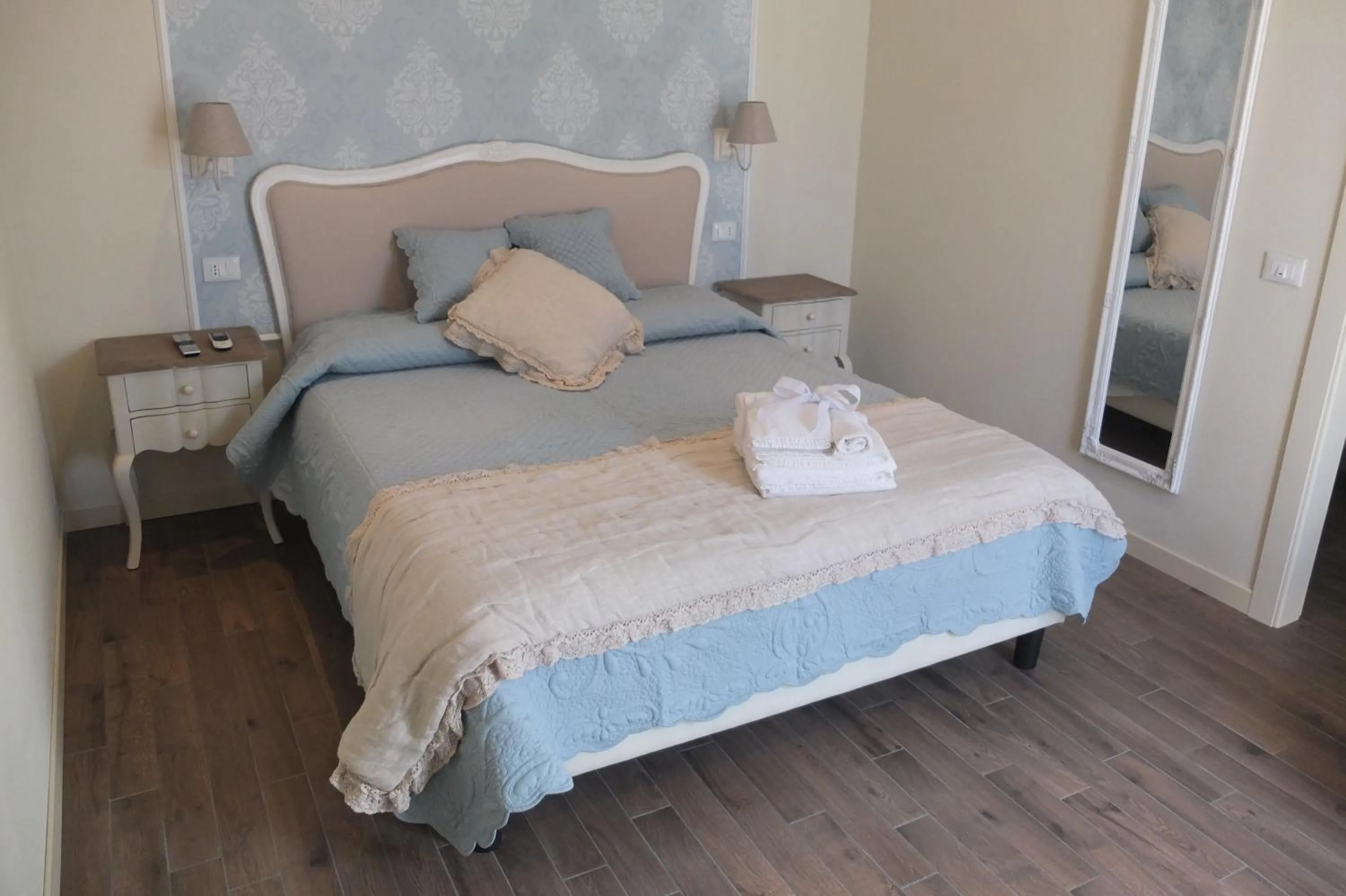 Bed in Romantic Home