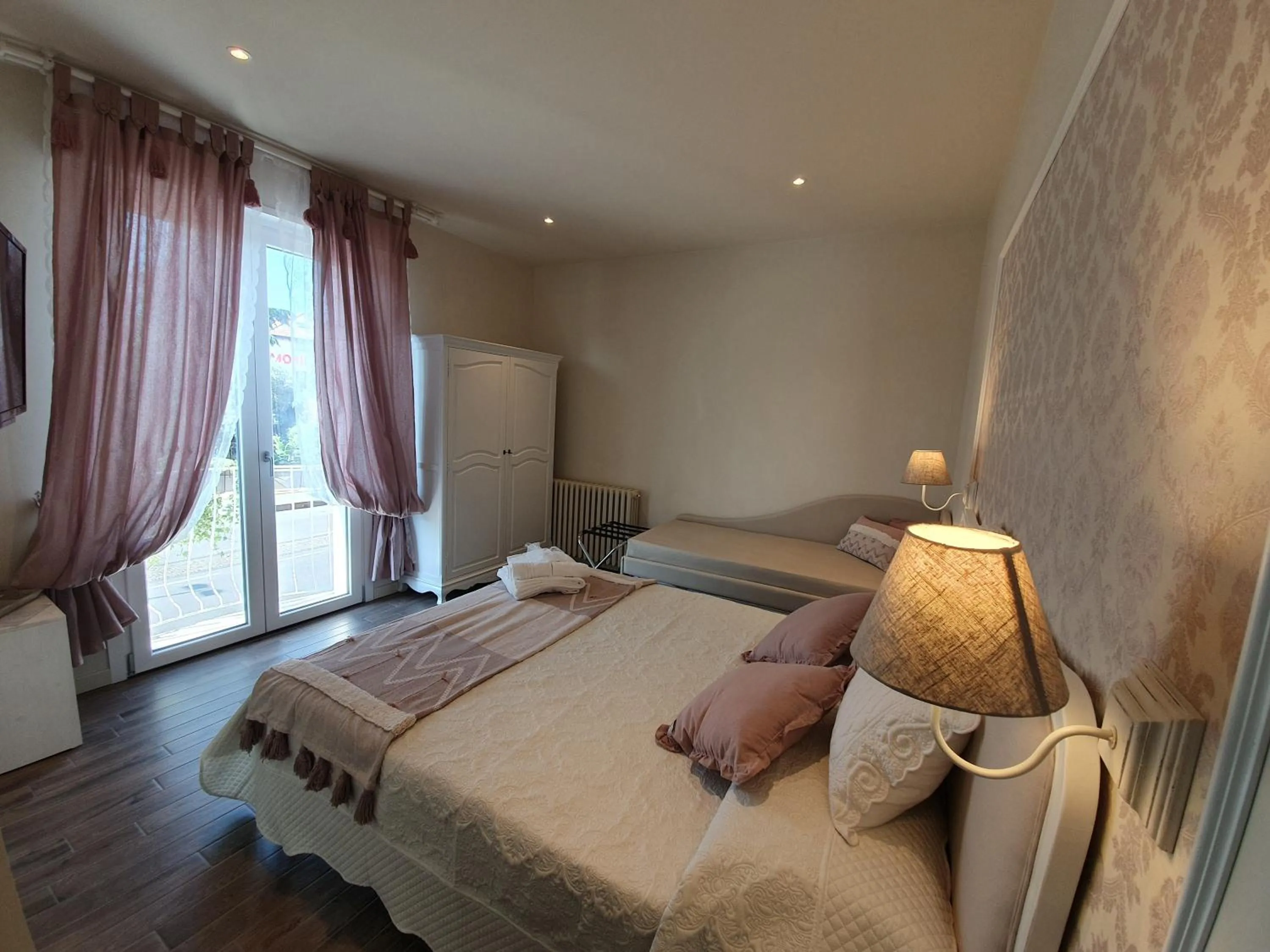 Bed in Romantic Home