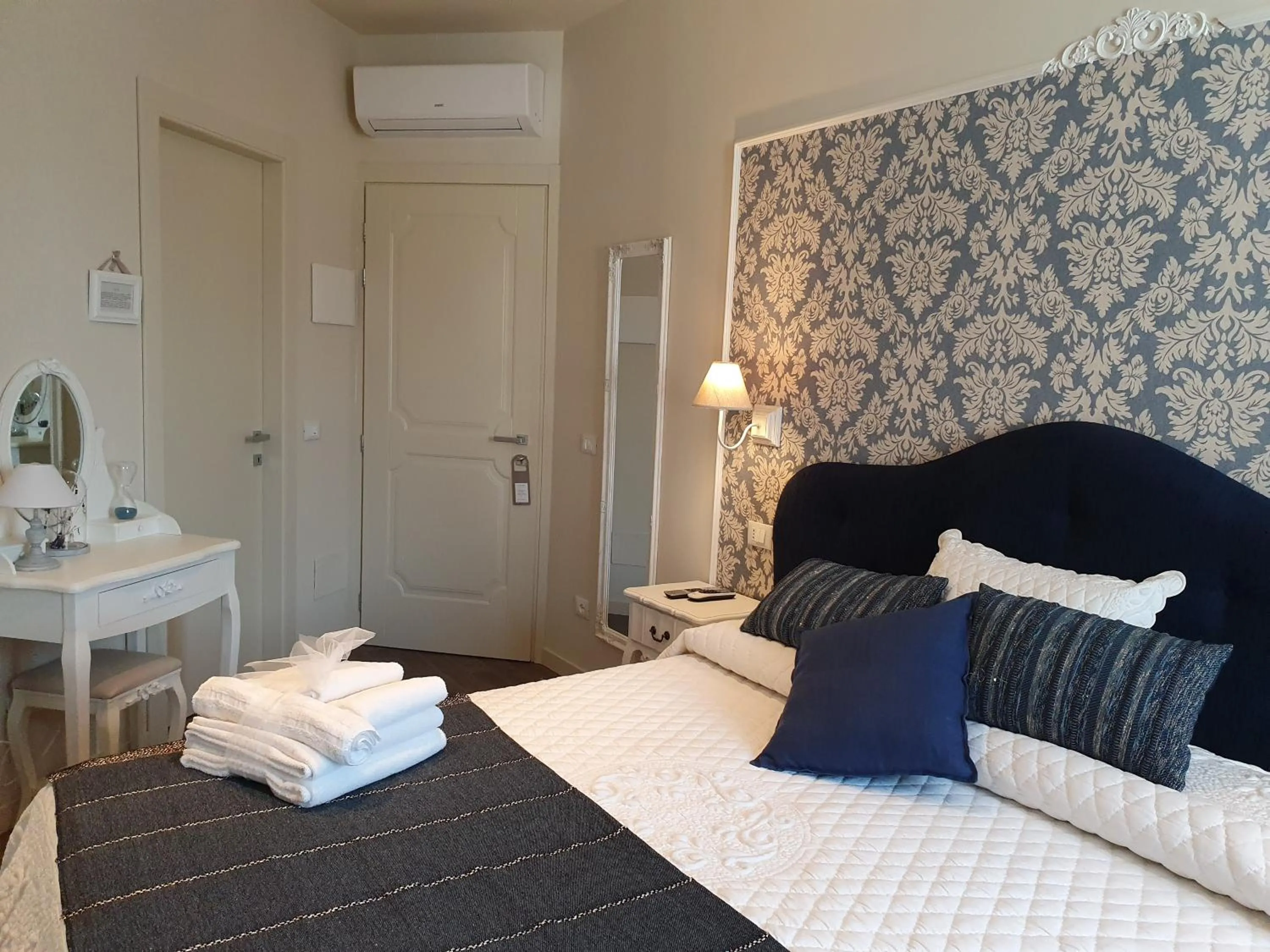 Photo of the whole room, Bed in Romantic Home