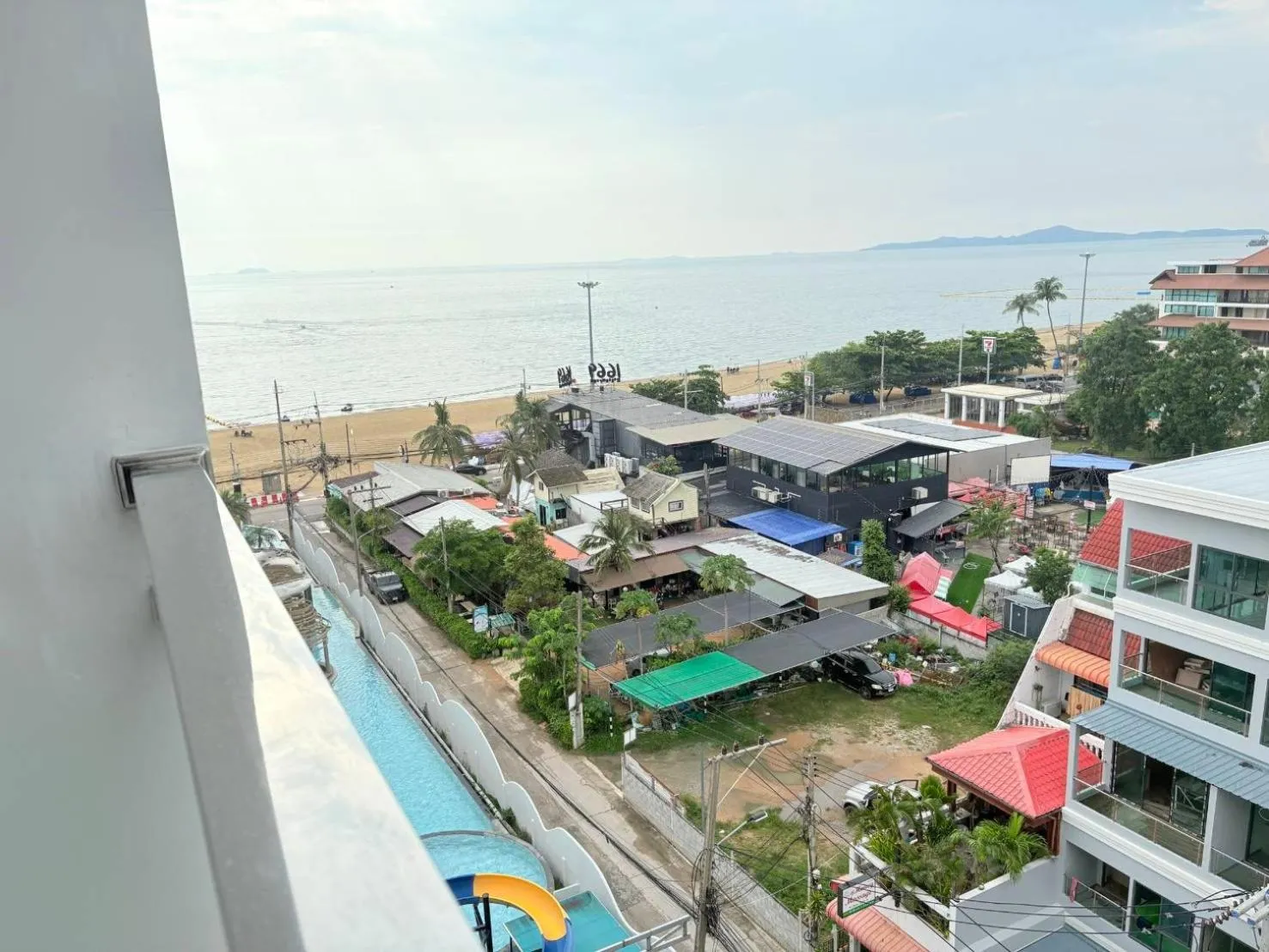 Balcony/Terrace in Golden Jomtien Beach Hotel