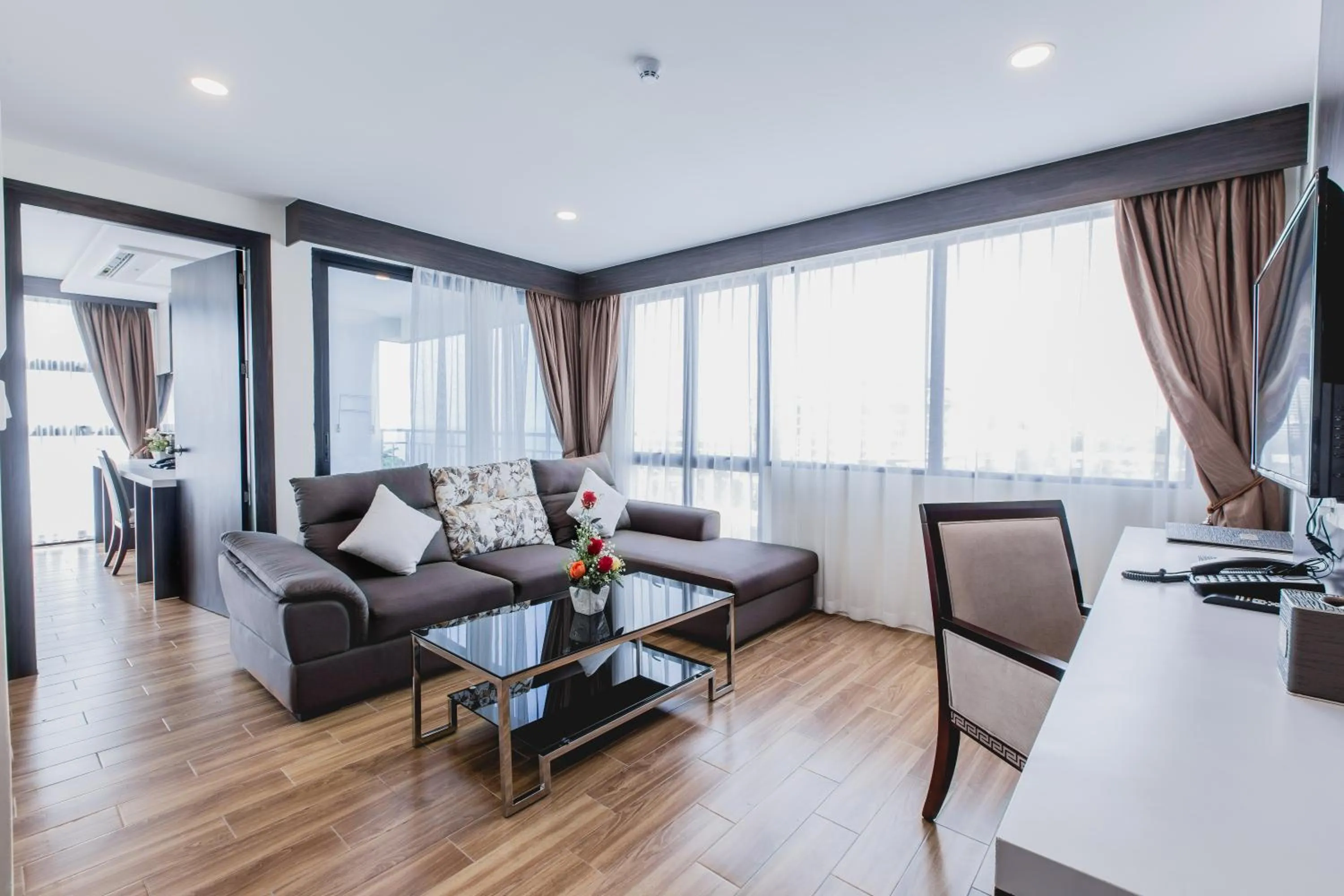 Living room in Golden Jomtien Beach Hotel