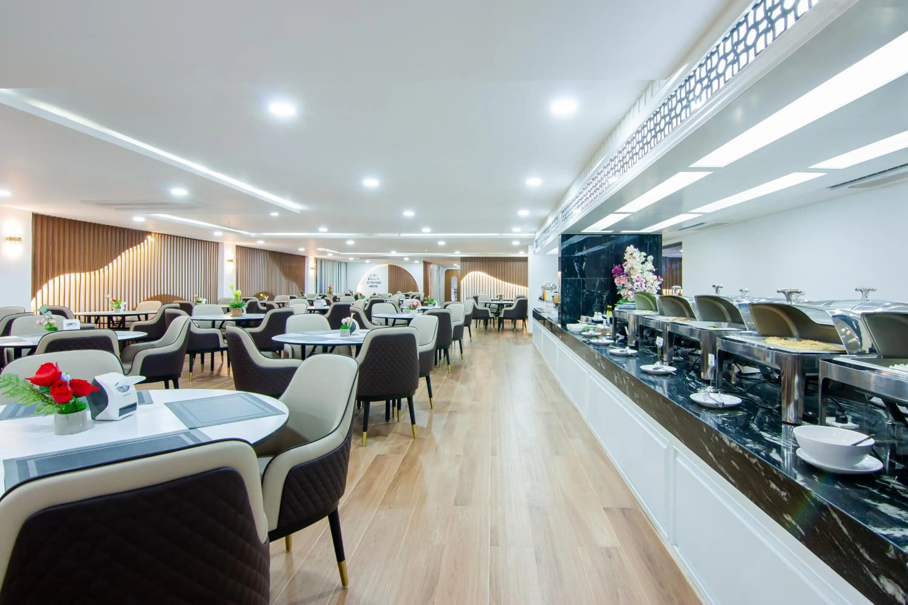 Restaurant/places to eat in Golden Jomtien Beach Hotel