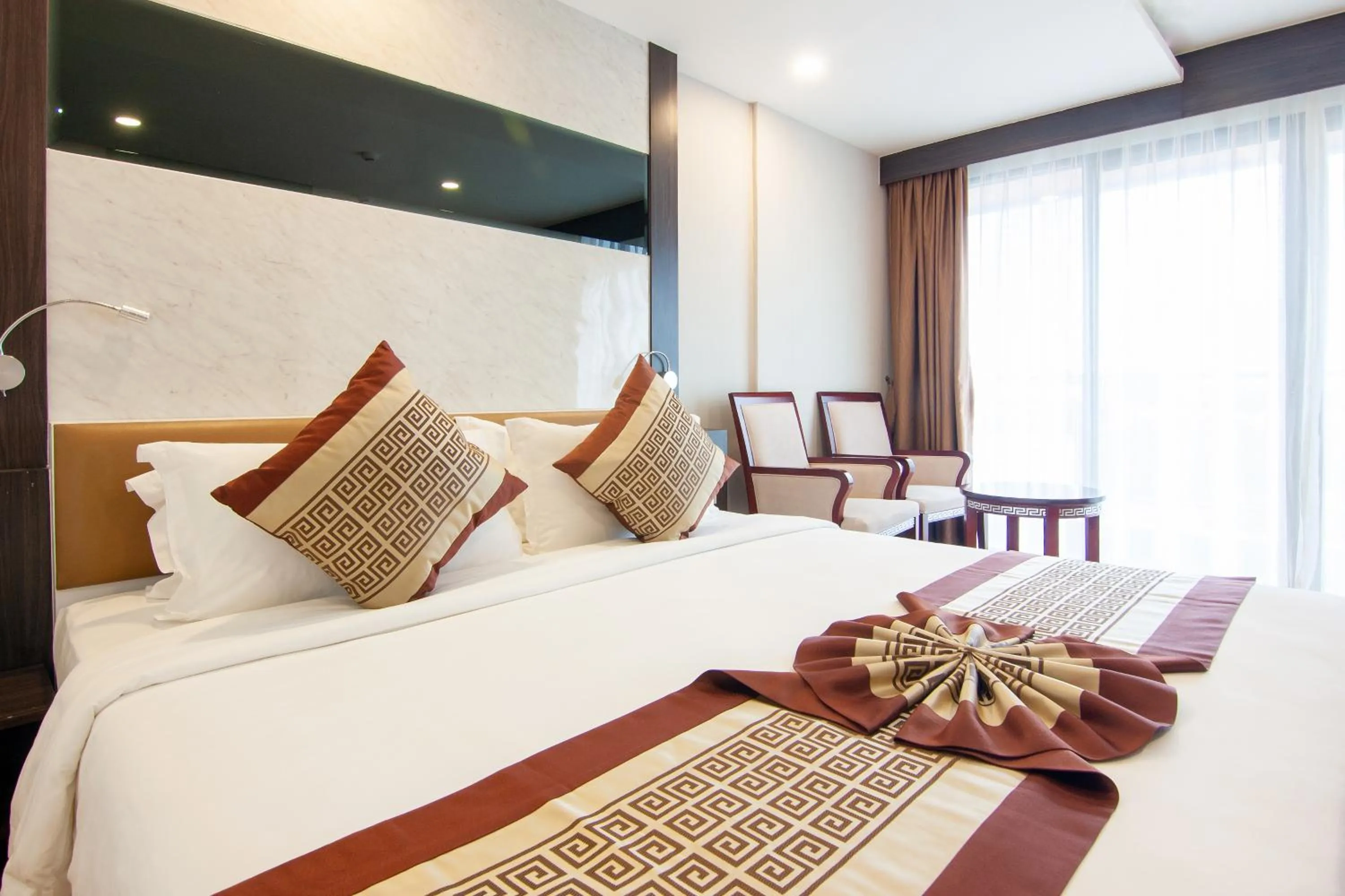 Bed in Golden Jomtien Beach Hotel