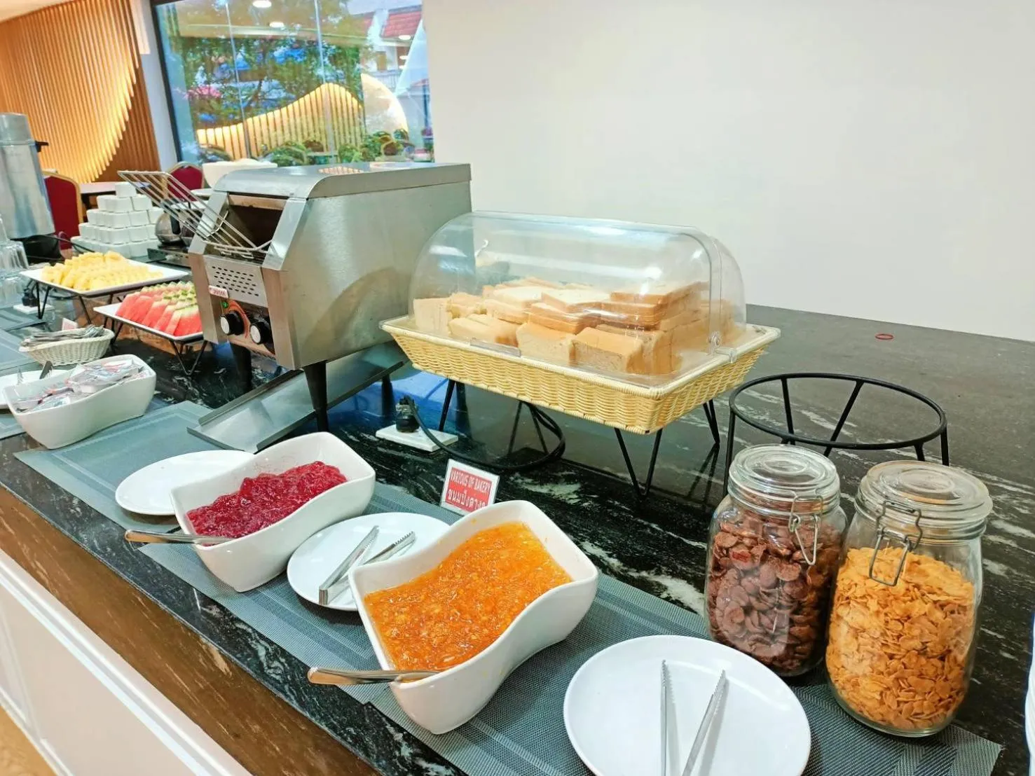 Restaurant/places to eat in Golden Jomtien Beach Hotel