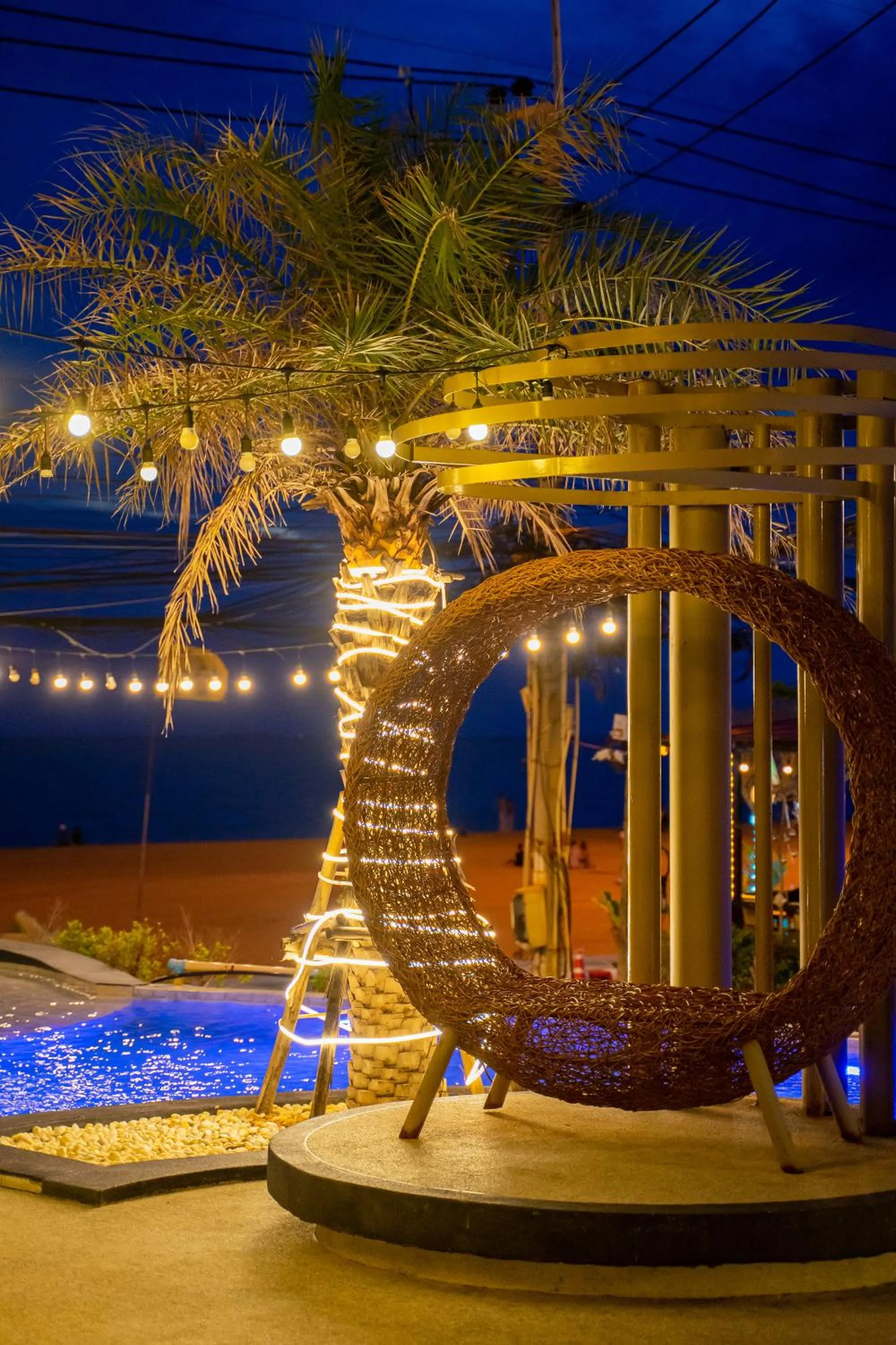 Swimming pool in Golden Jomtien Beach Hotel