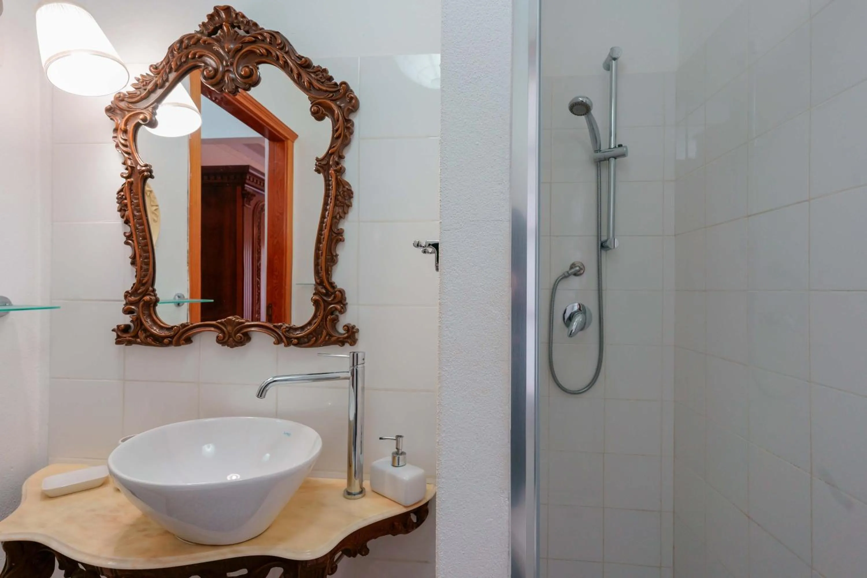 Bathroom in BB 1987 Pula