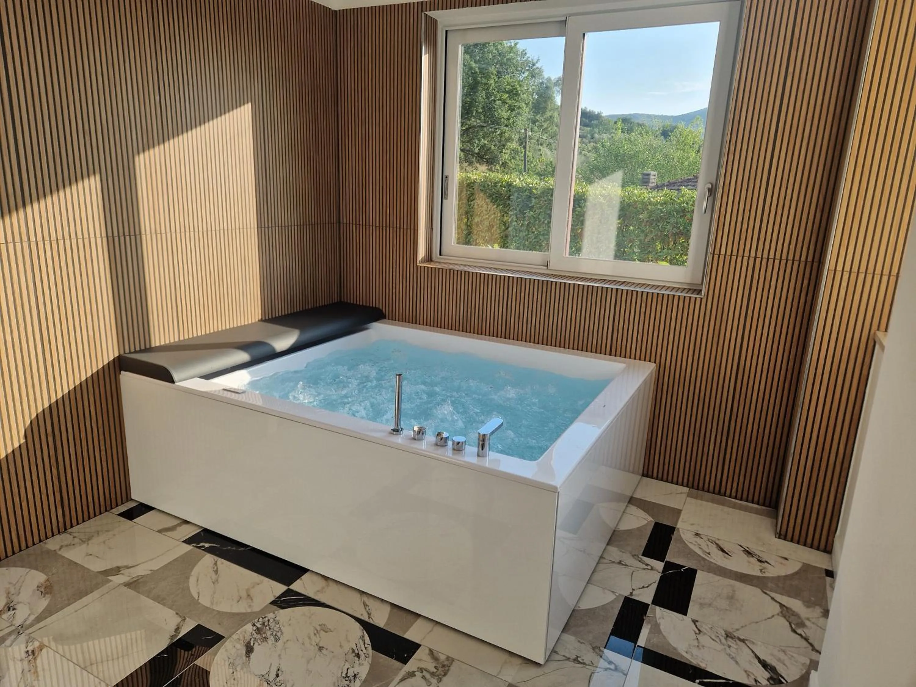 Hot Tub in B&B Artemide