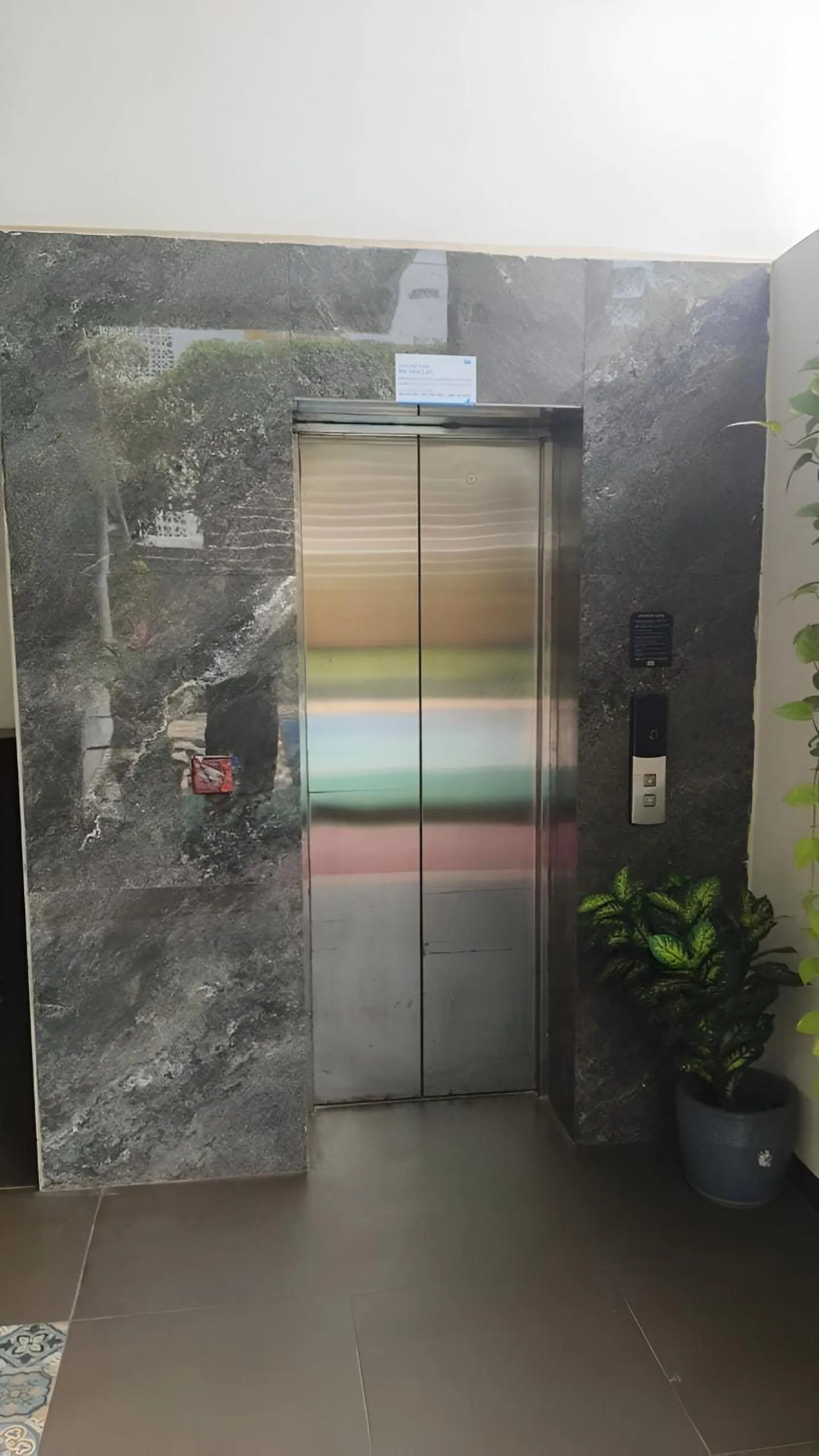 elevator in Treebo Premium Dona Eliza, 700 Meters From Calangute Beach