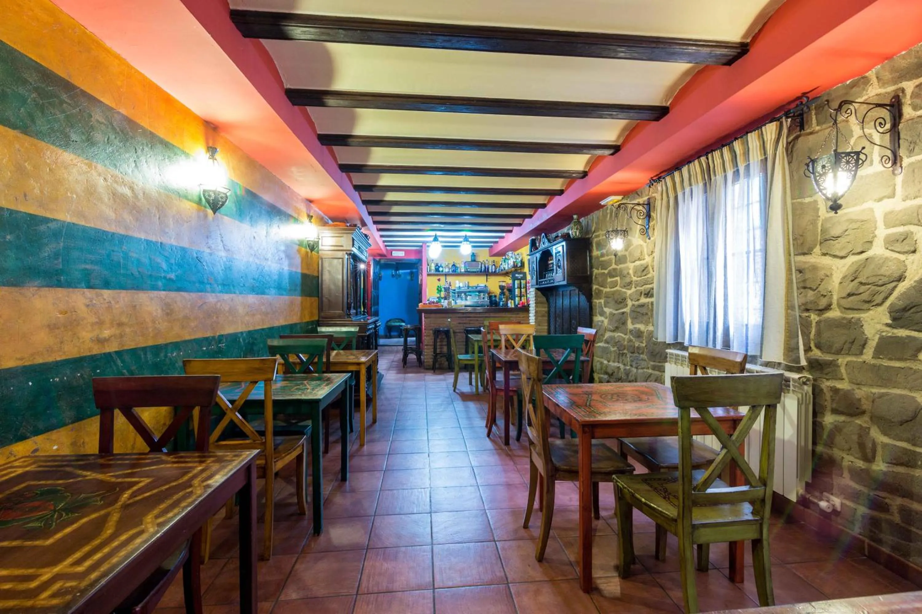 Restaurant/places to eat in Hotel La Realda