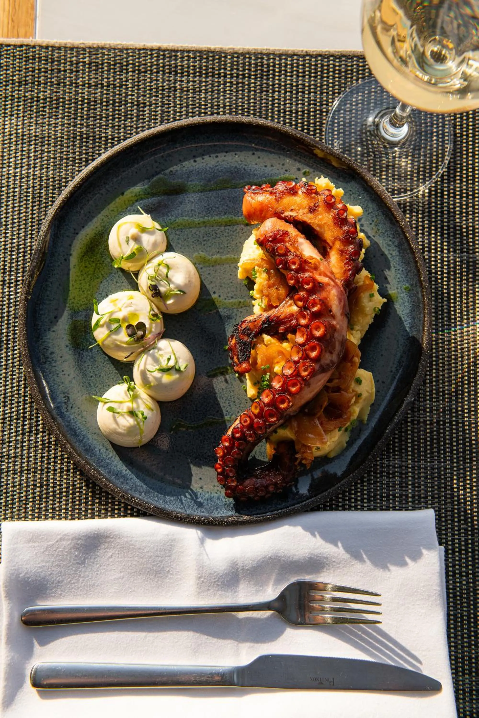 Restaurant/places to eat in Niche Hotel Athens