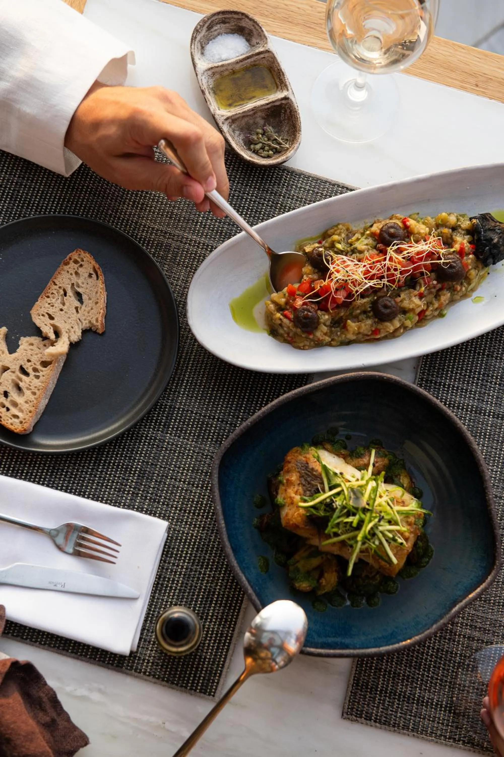 Restaurant/places to eat in Niche Hotel Athens