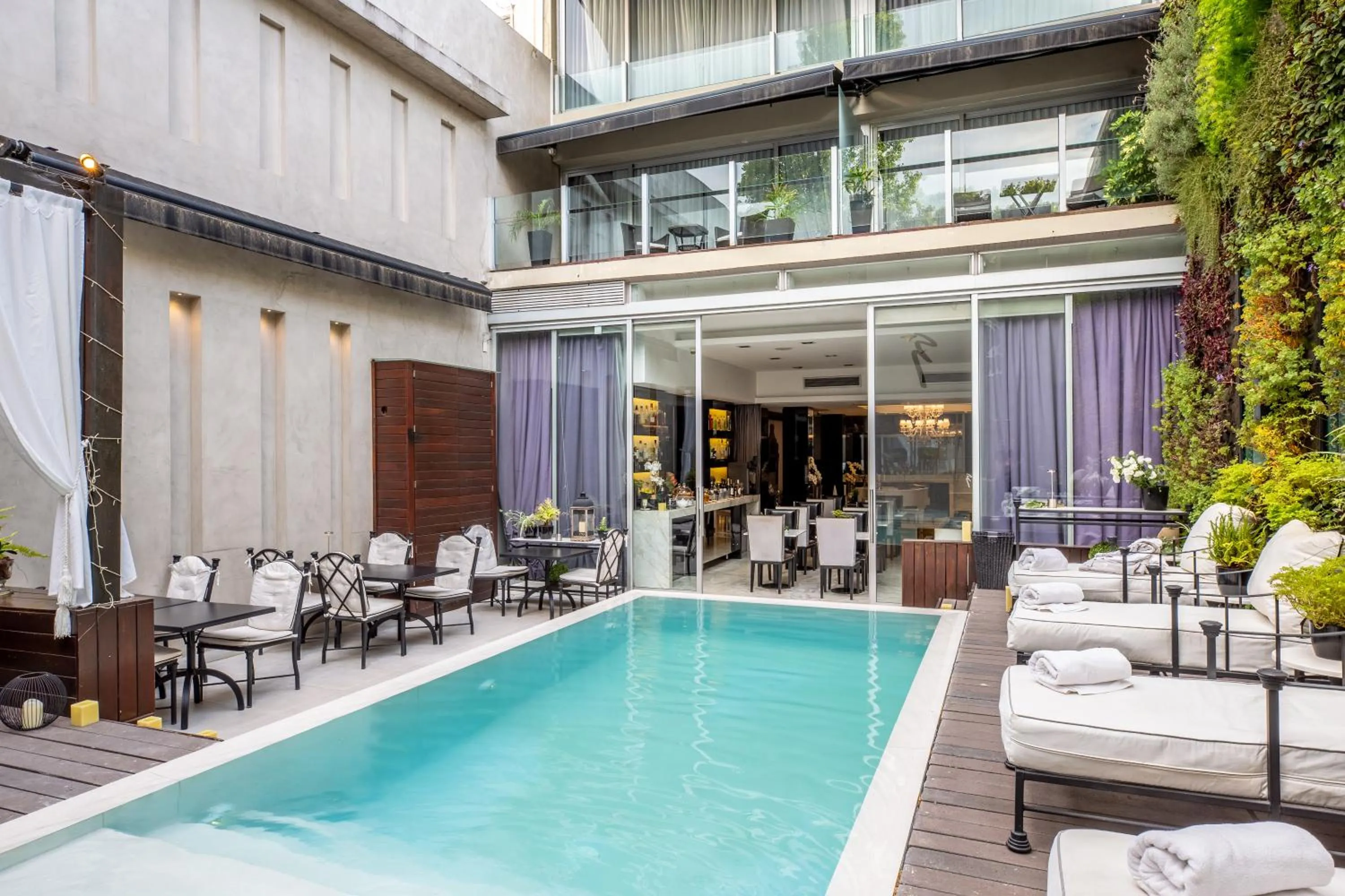 Restaurant/places to eat in 1828 Smart Hotel Boutique