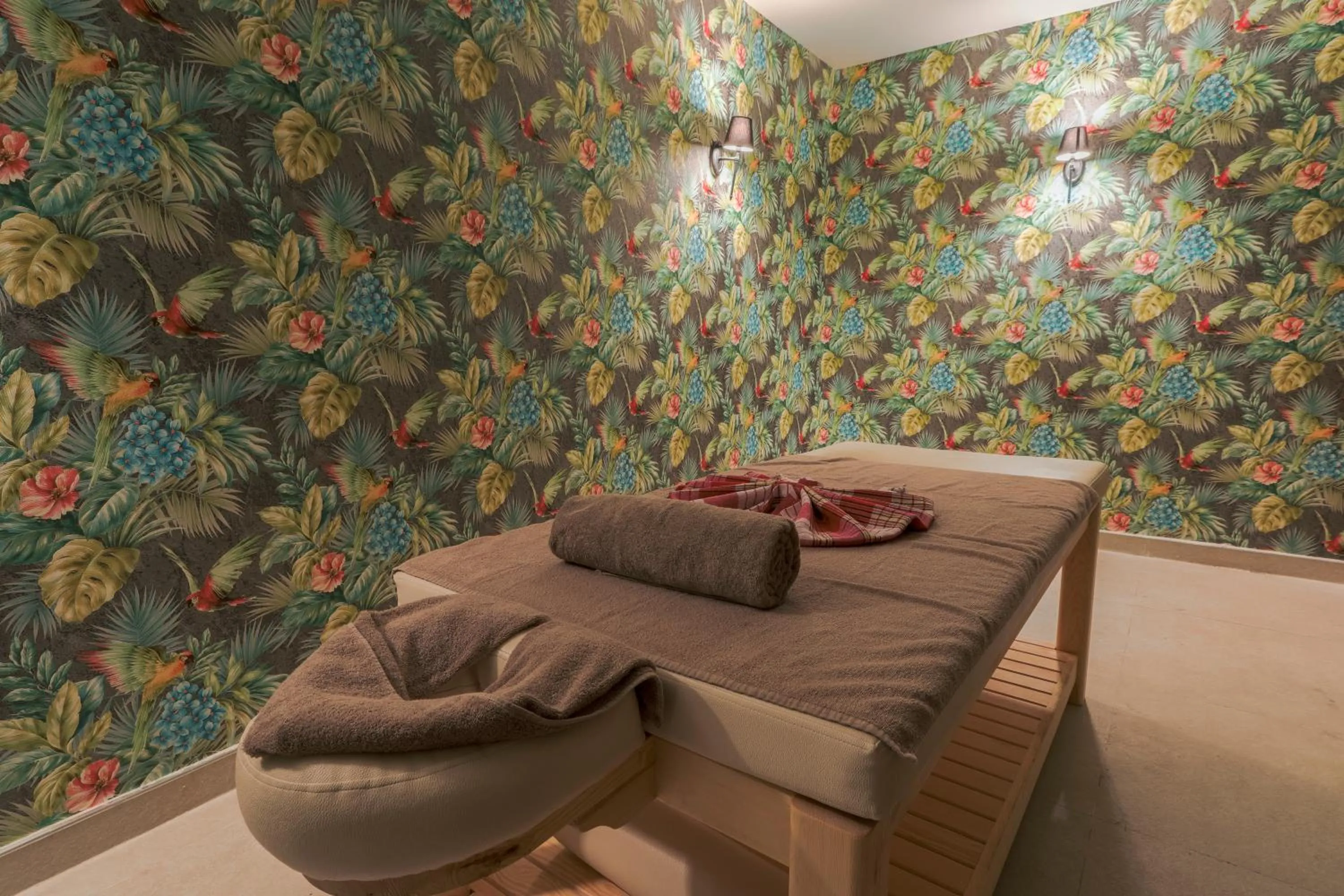 Spa and wellness centre/facilities, Bed in Shimall Deluxe