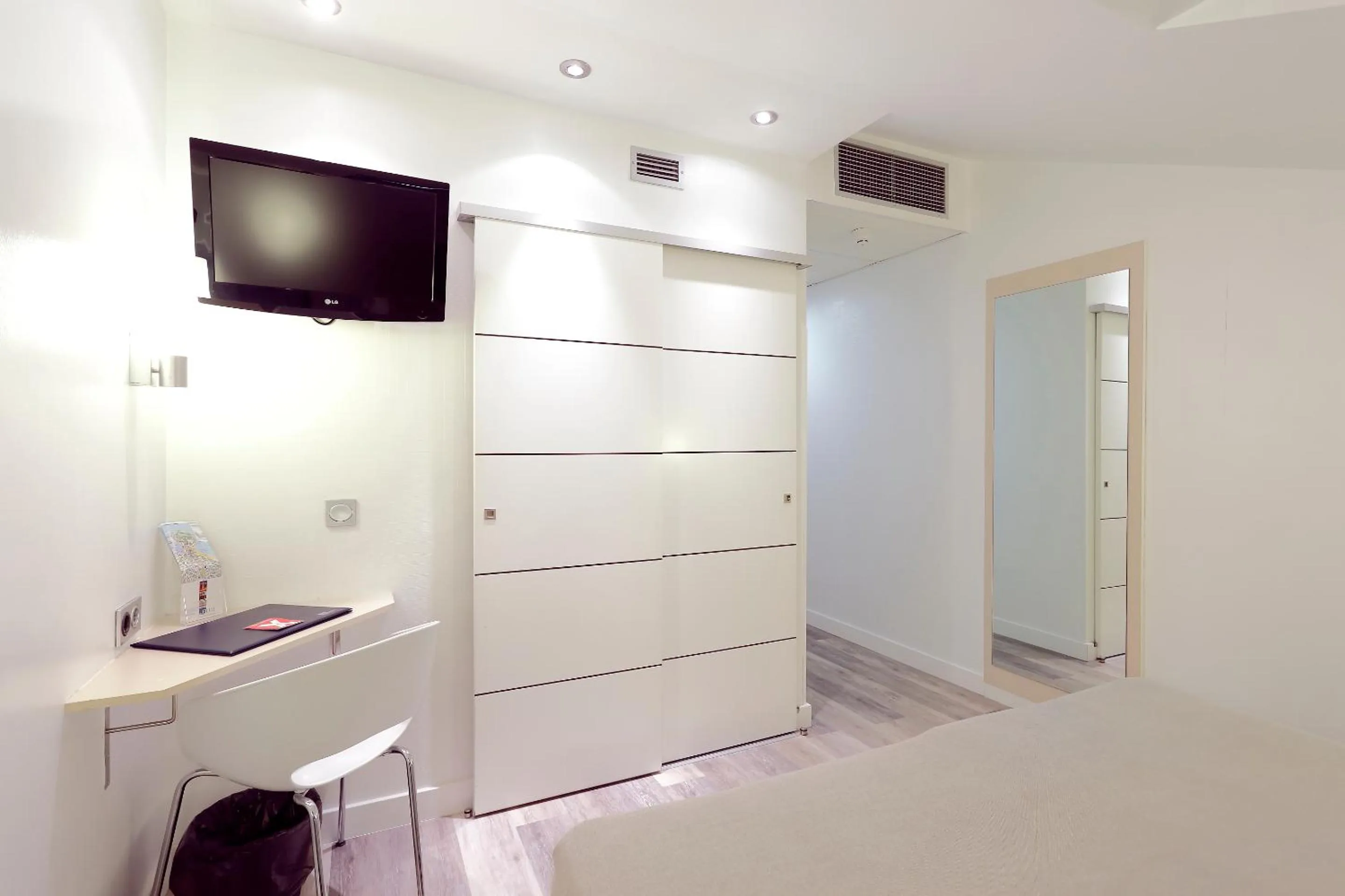 Bedroom, Bed in Hotel Santa Rosa, Blue Hoteles