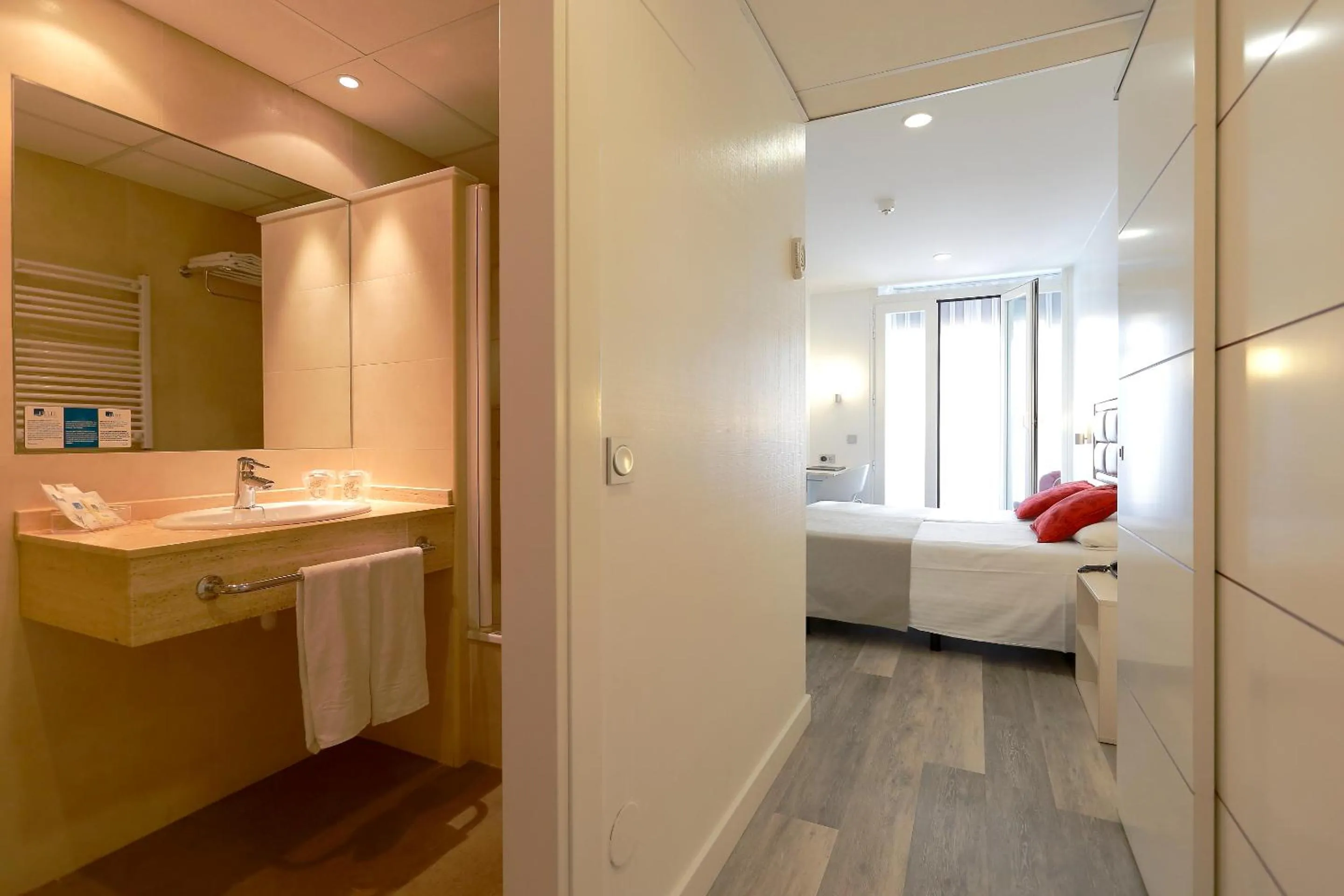 Bedroom, Bed in Hotel Santa Rosa, Blue Hoteles