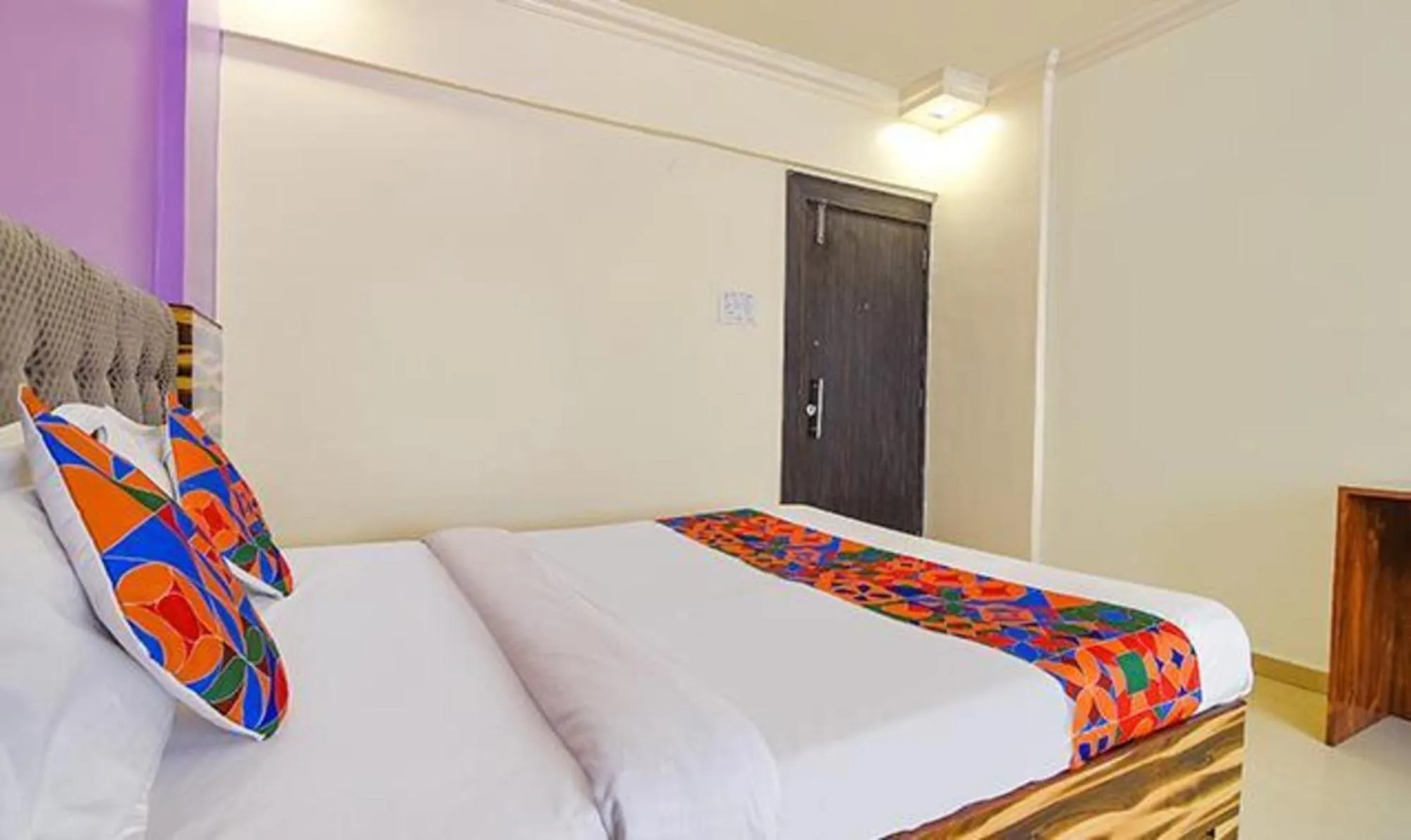 Bed in Via Kohinoor Residency