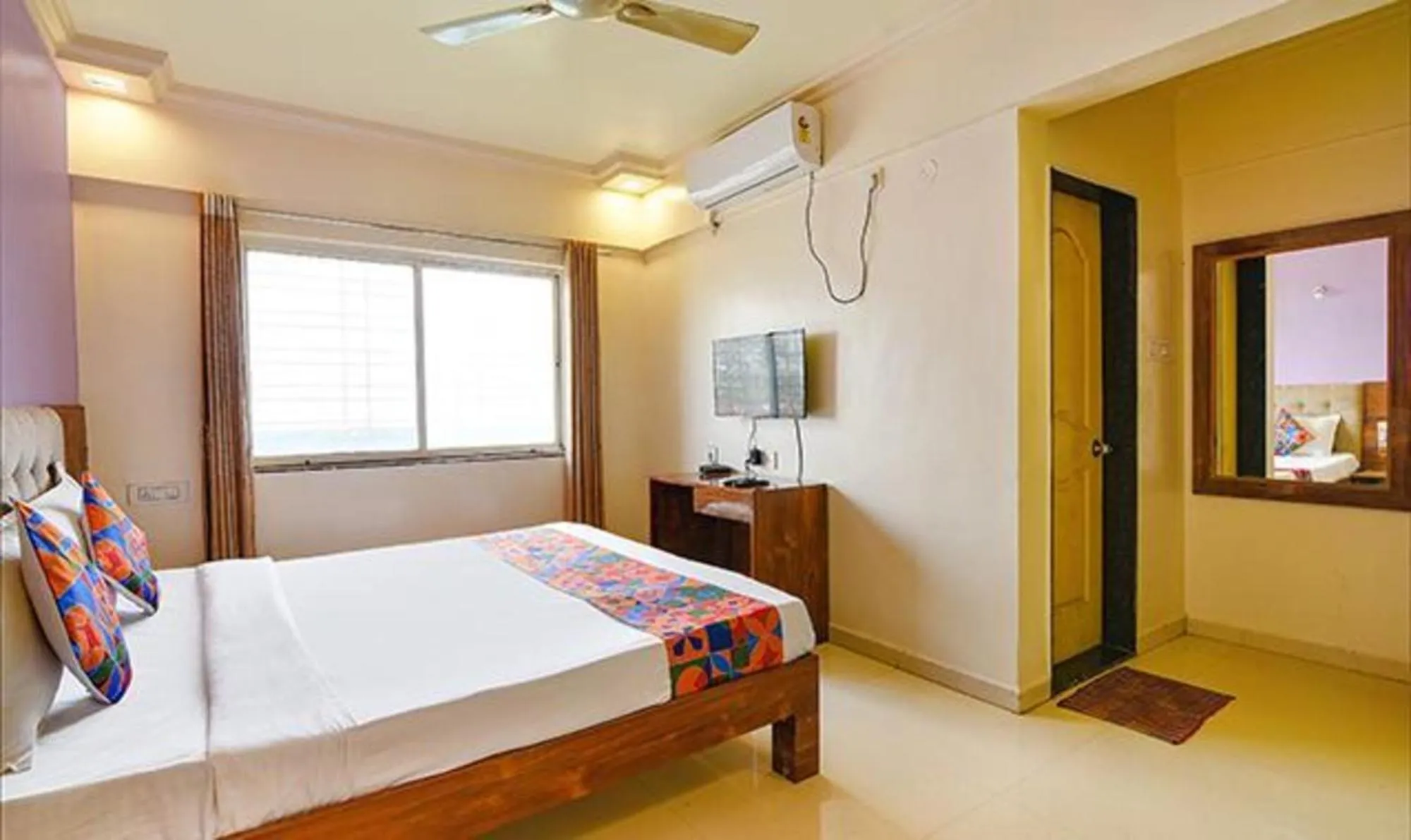 Bed in Via Kohinoor Residency