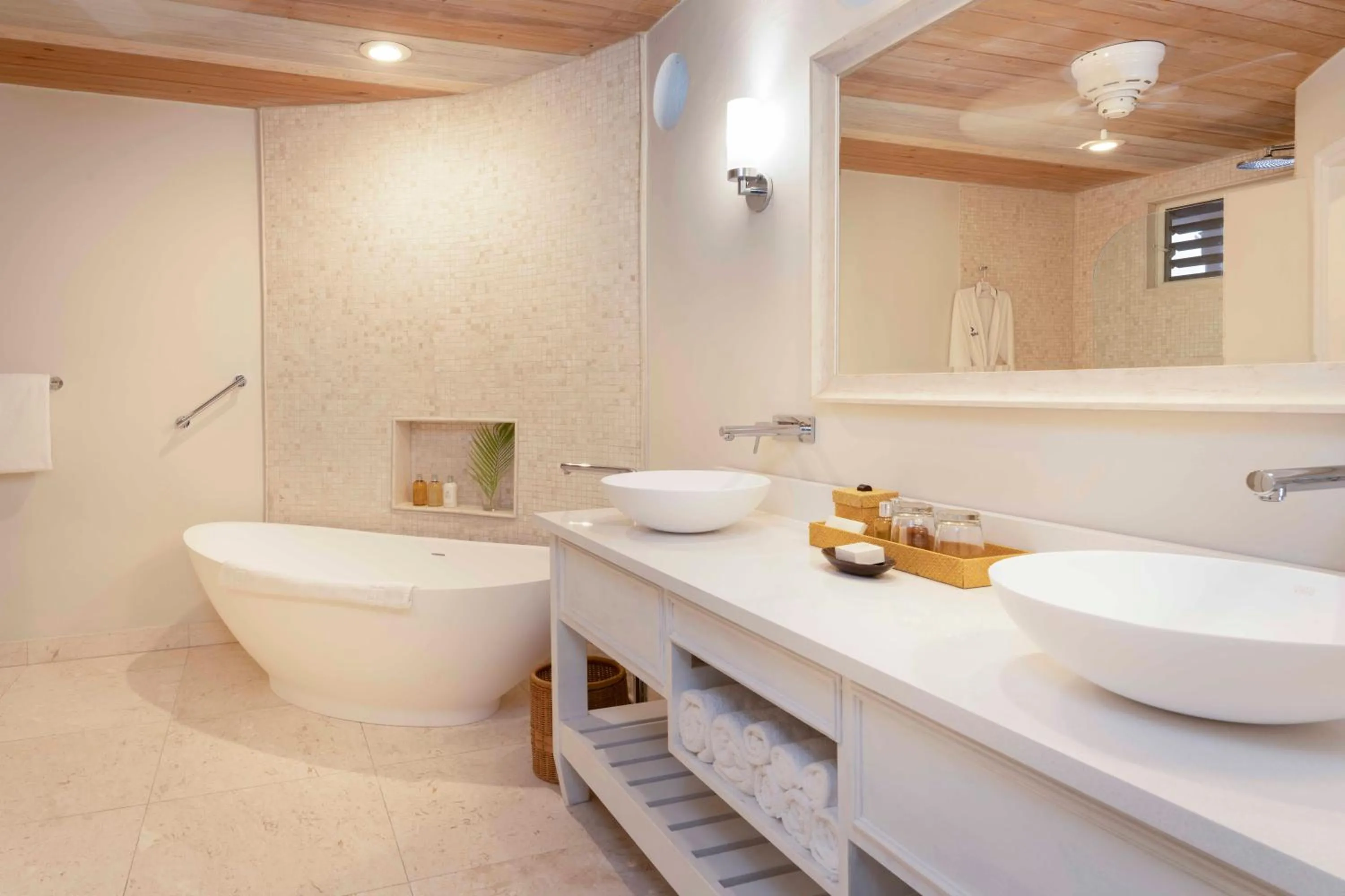 Junior Suite with Sea View in Curtain Bluff - All Inclusive