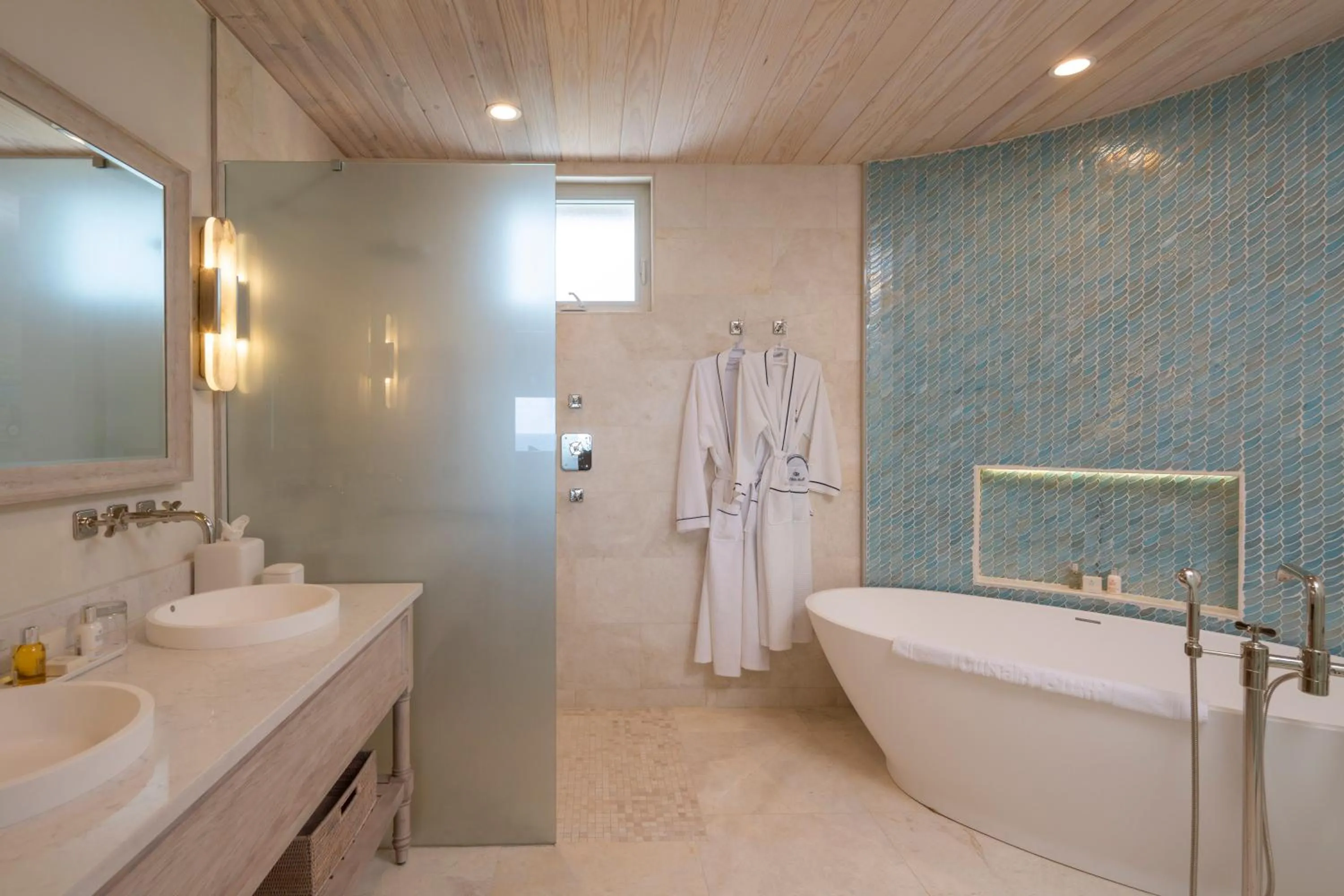 Shower in Curtain Bluff - All Inclusive