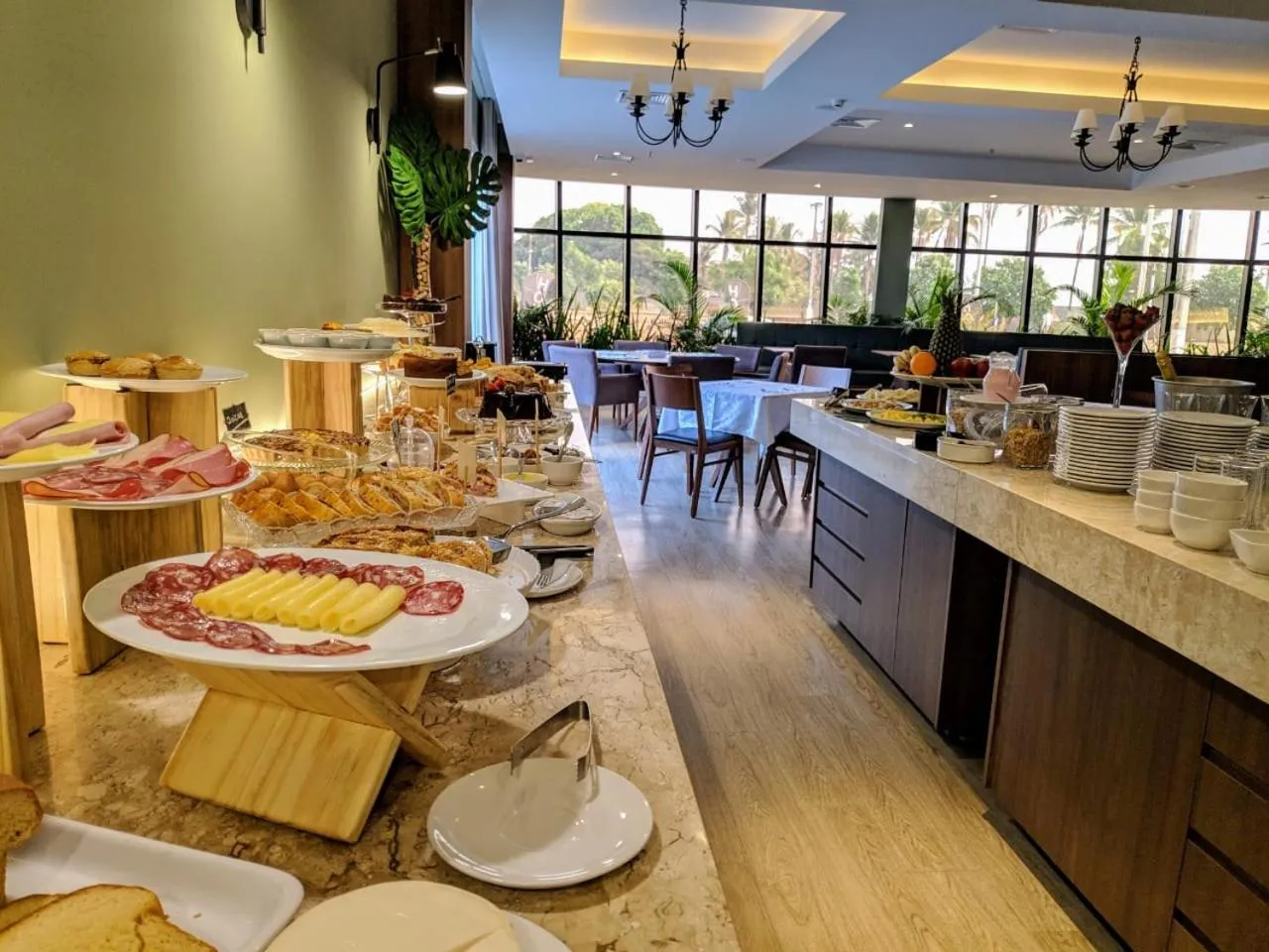 Restaurant/places to eat in VIE HOTEL