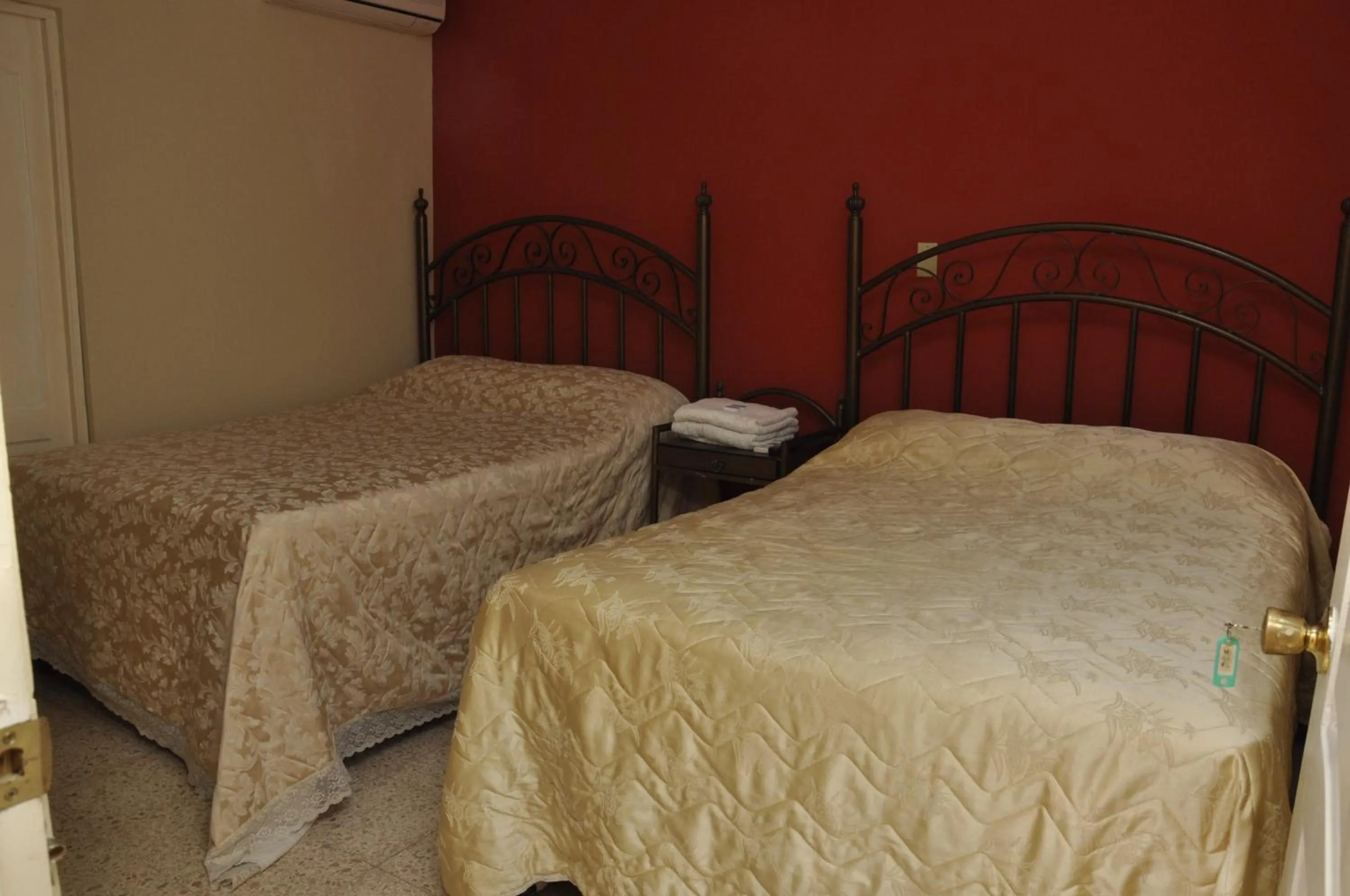 Bed in Hotel Colonial Blanco