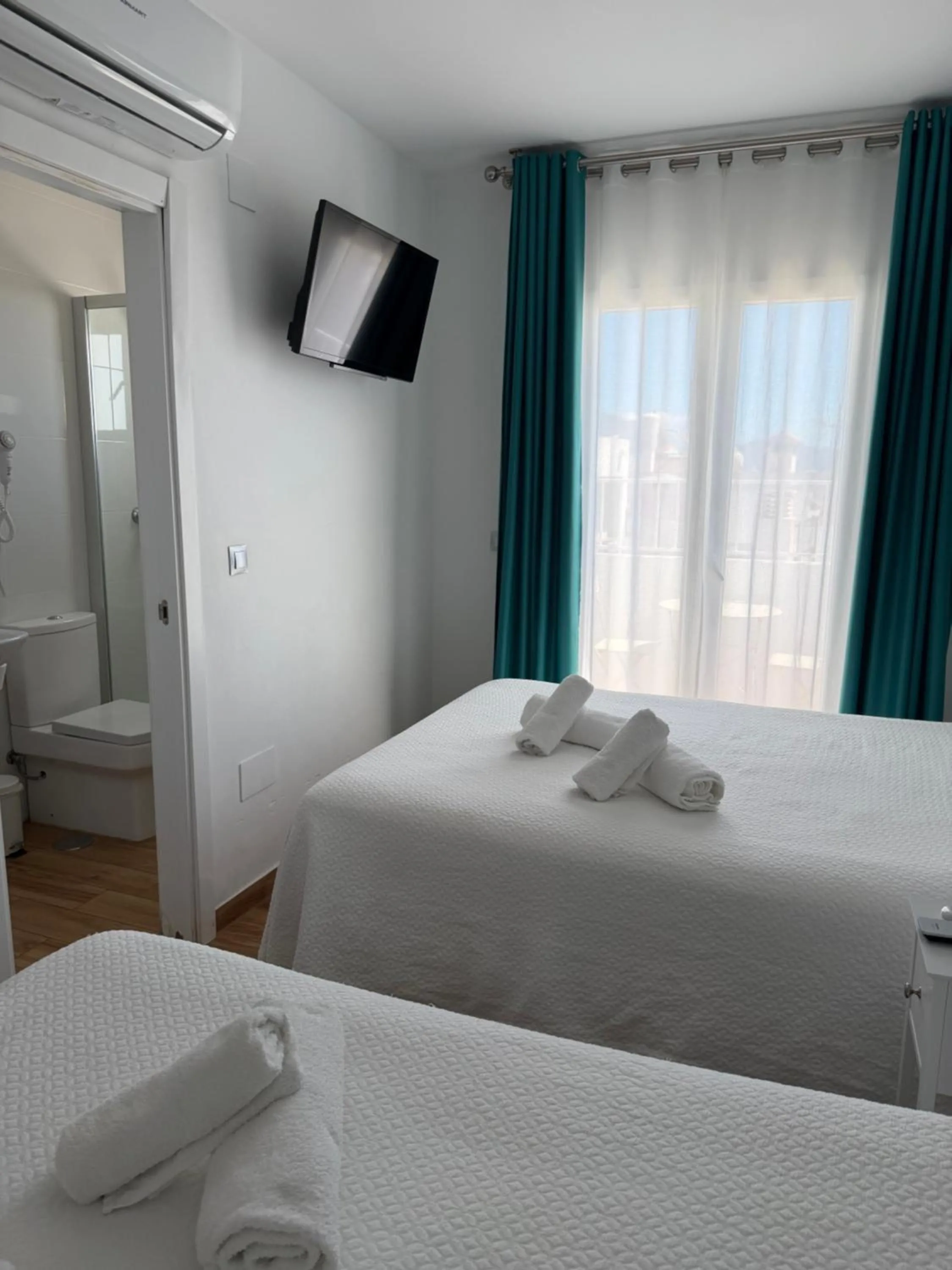 Quadruple Room in Hostal Nerjasol