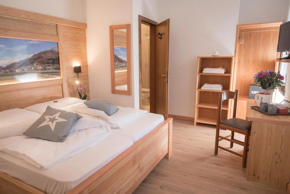 Photo of the whole room, Bed in Garni Le Prealpi