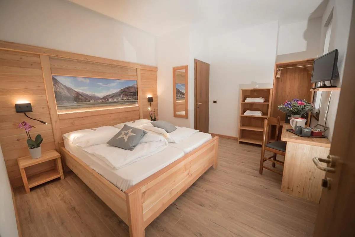 Bedroom, Bed in Garni Le Prealpi