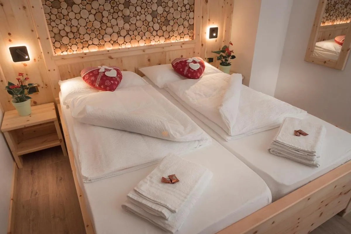 Bedroom, Bed in Garni Le Prealpi