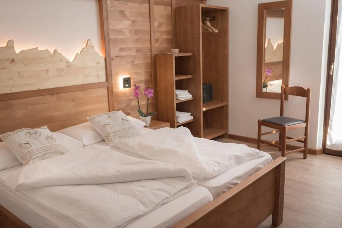 Bedroom, Bed in Garni Le Prealpi