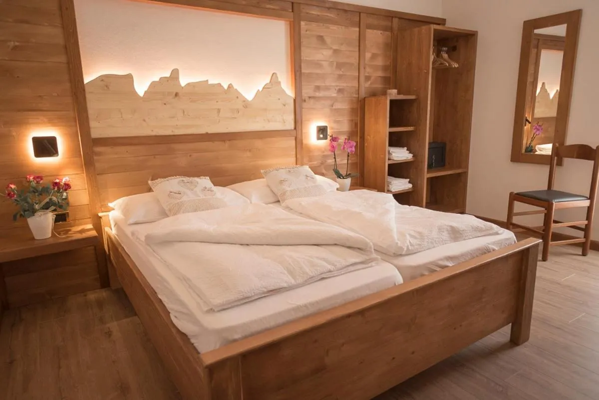 Bedroom, Bed in Garni Le Prealpi