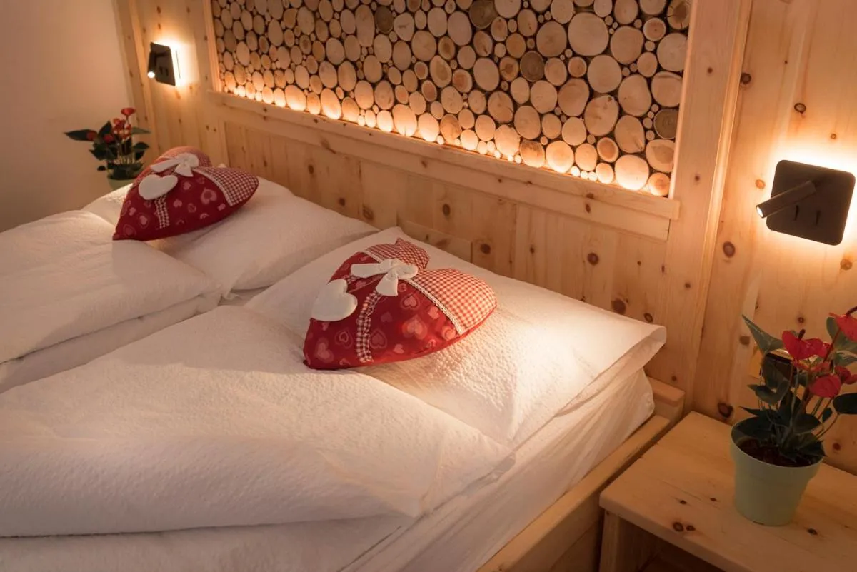 Bedroom, Bed in Garni Le Prealpi