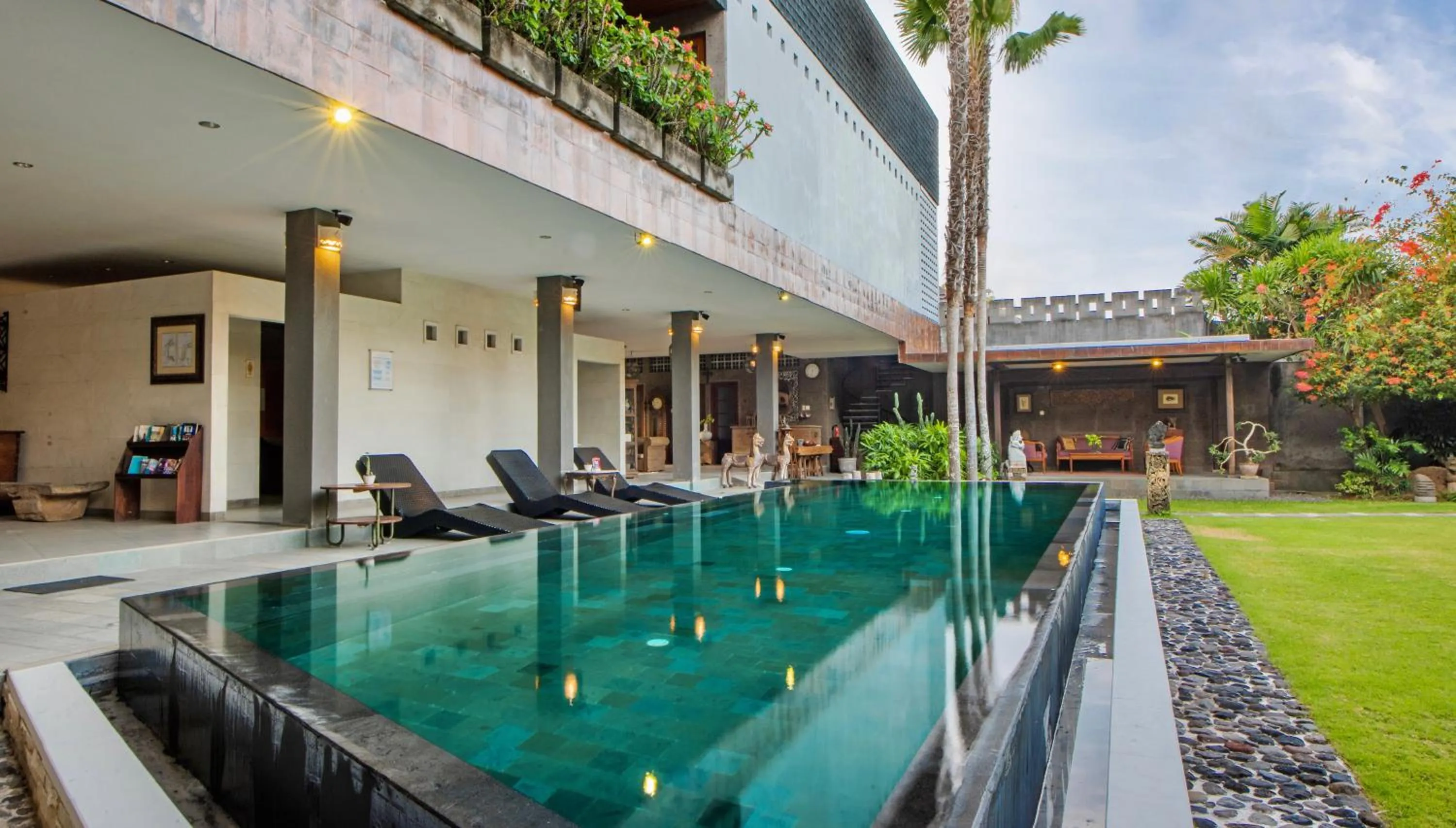 Swimming pool in Alindra Villas & Spa