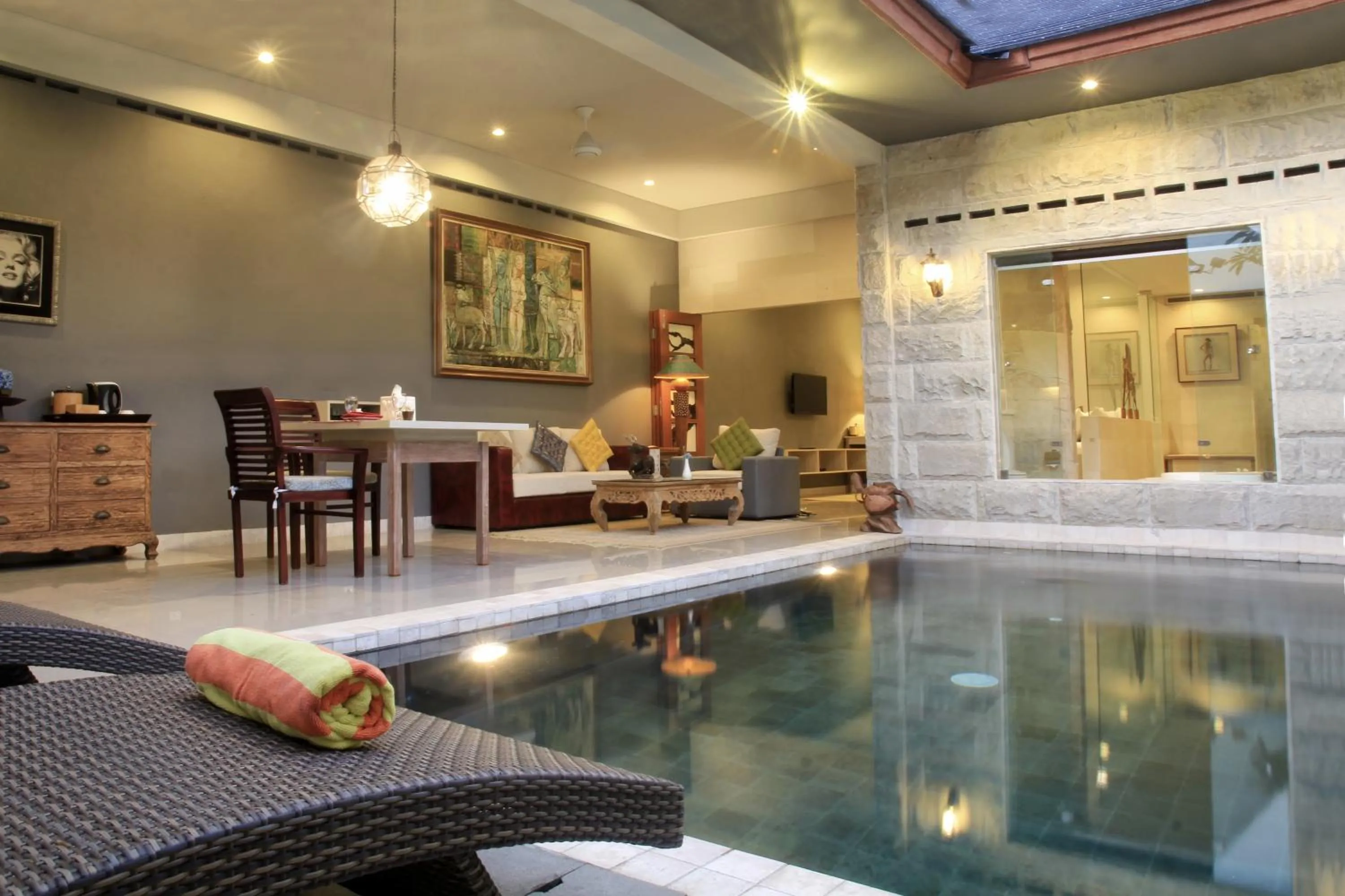 Swimming pool in Alindra Villas & Spa