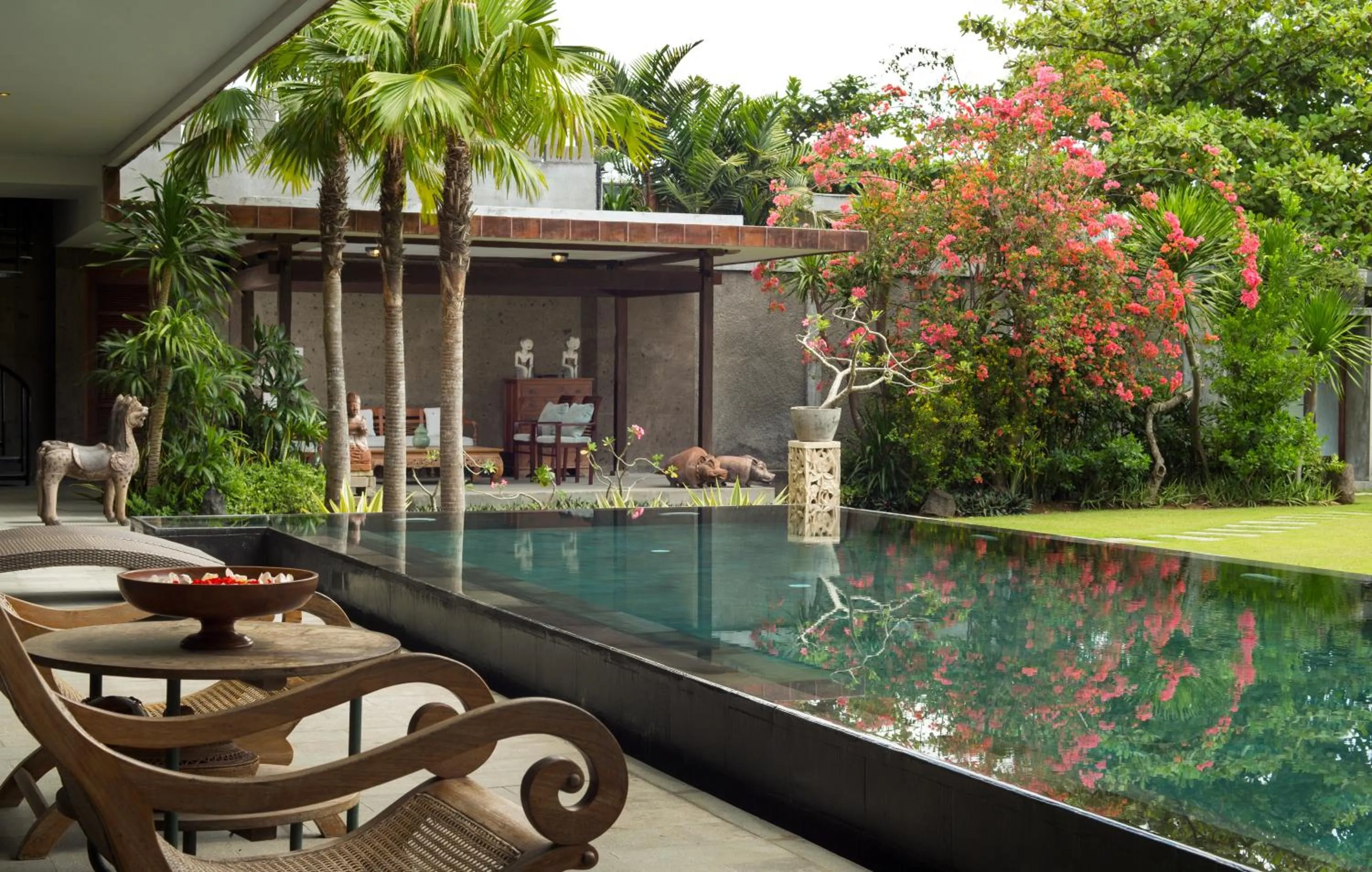 Swimming pool in Alindra Villas & Spa