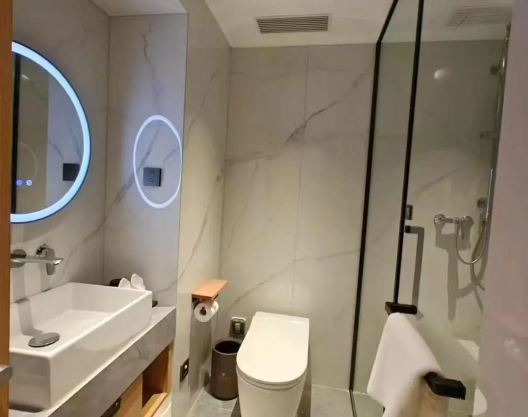 Toilet in Yanshan Hotel