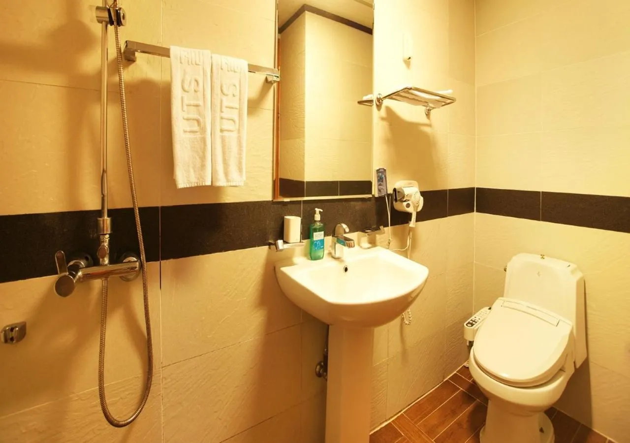 Toilet, Bathroom in Uts Golf Village