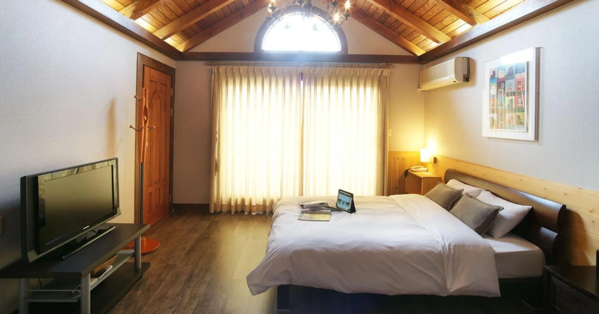 TV/Entertainment Center in Uts Golf Village