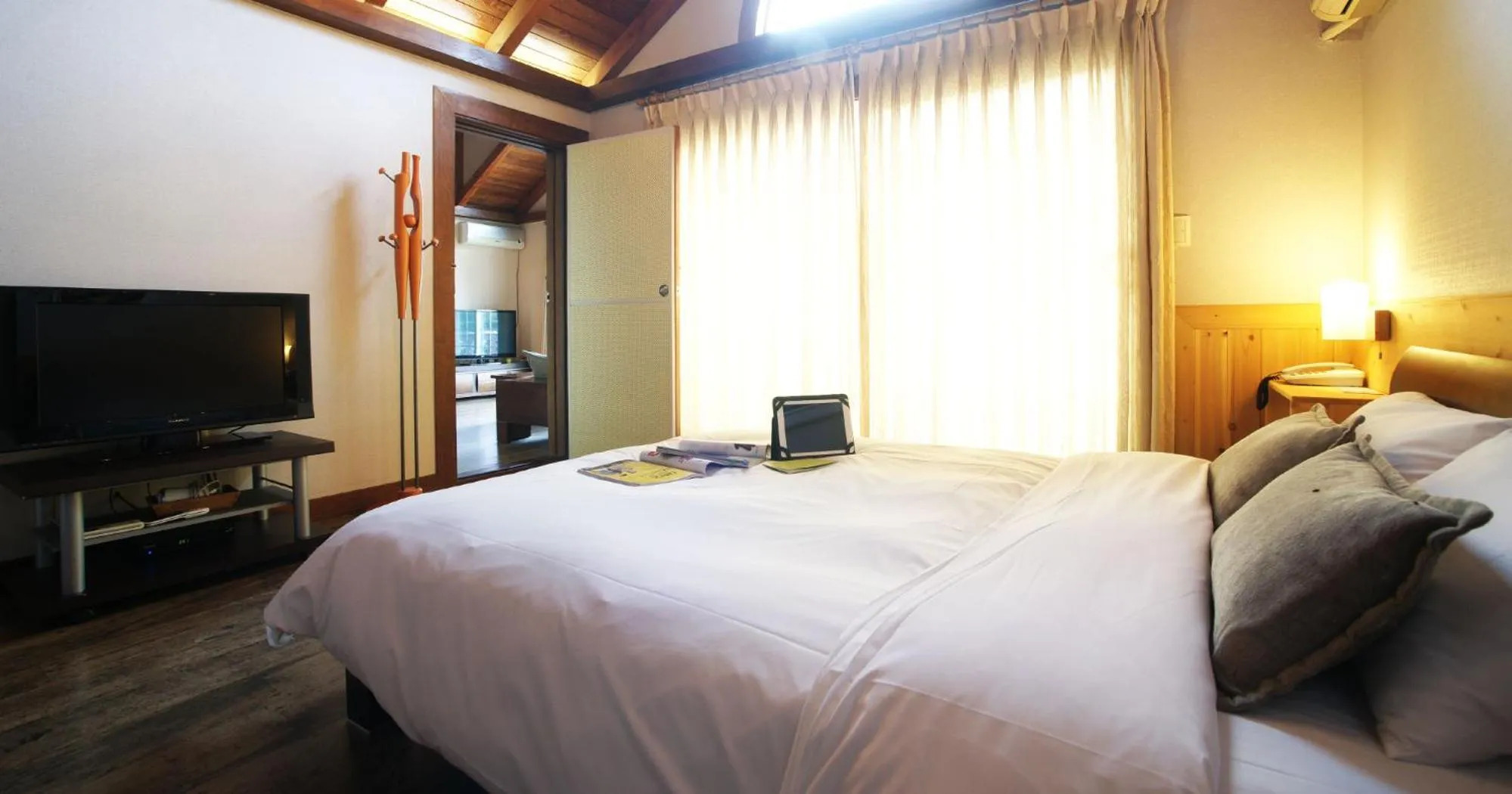 TV/Entertainment Center in Uts Golf Village